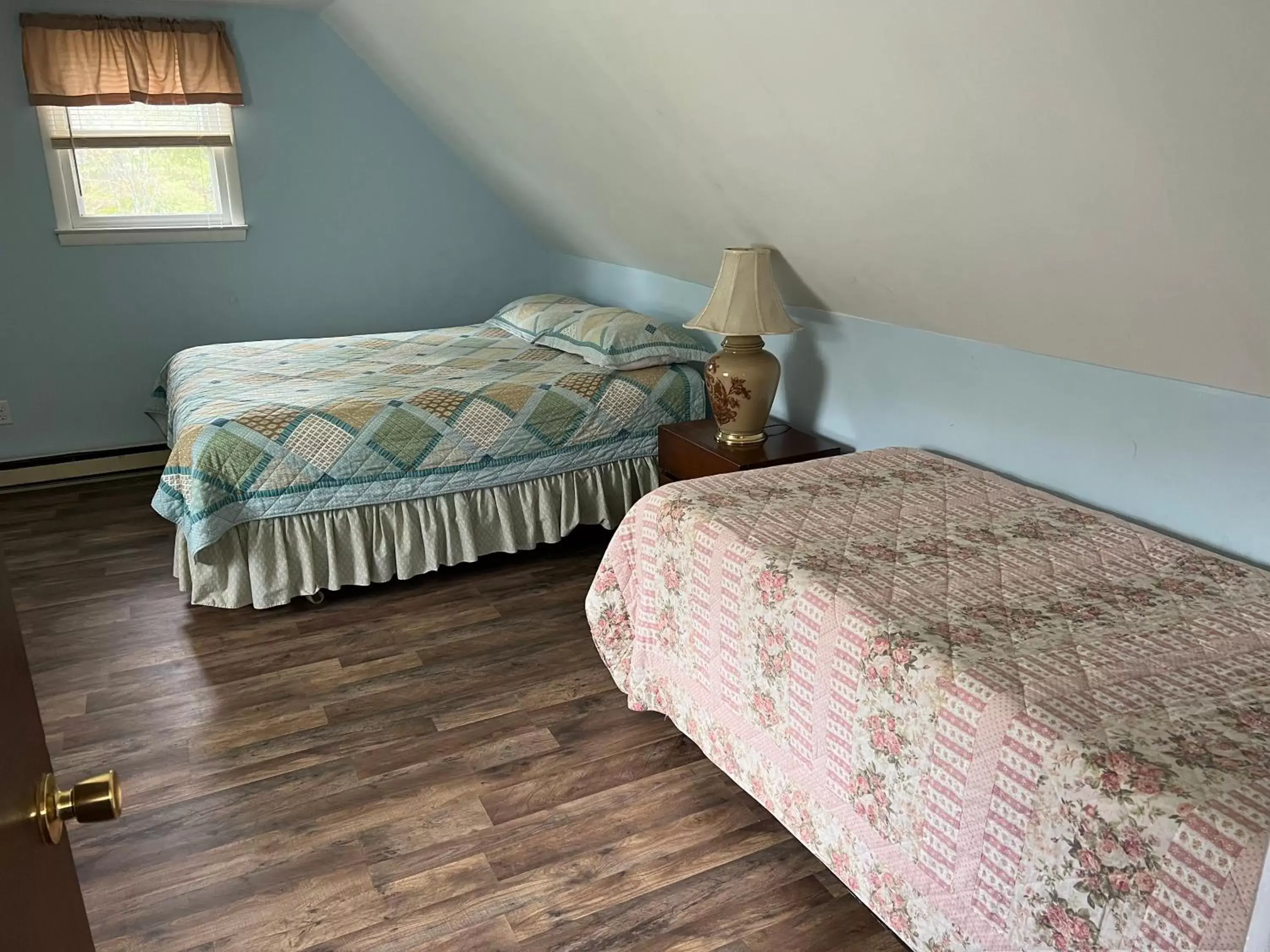 Bed in Echo Valley Cottages