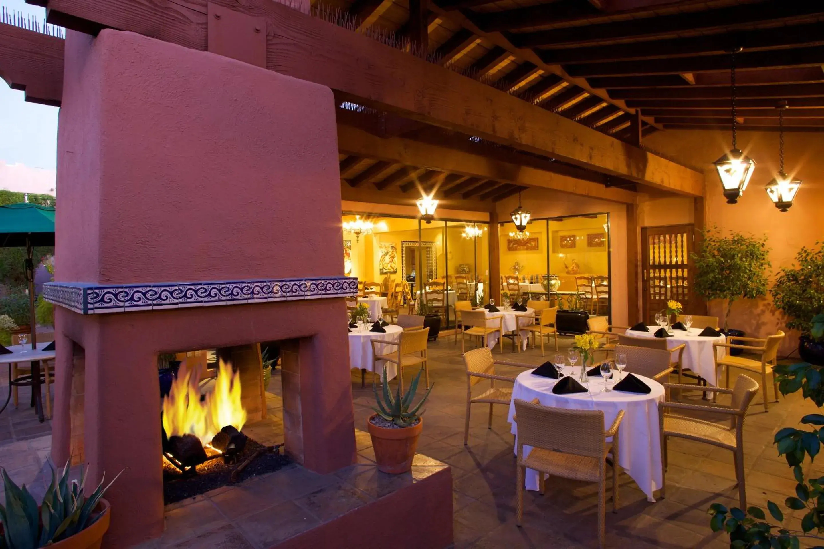 Property building, Restaurant/Places to Eat in Lodge On The Desert