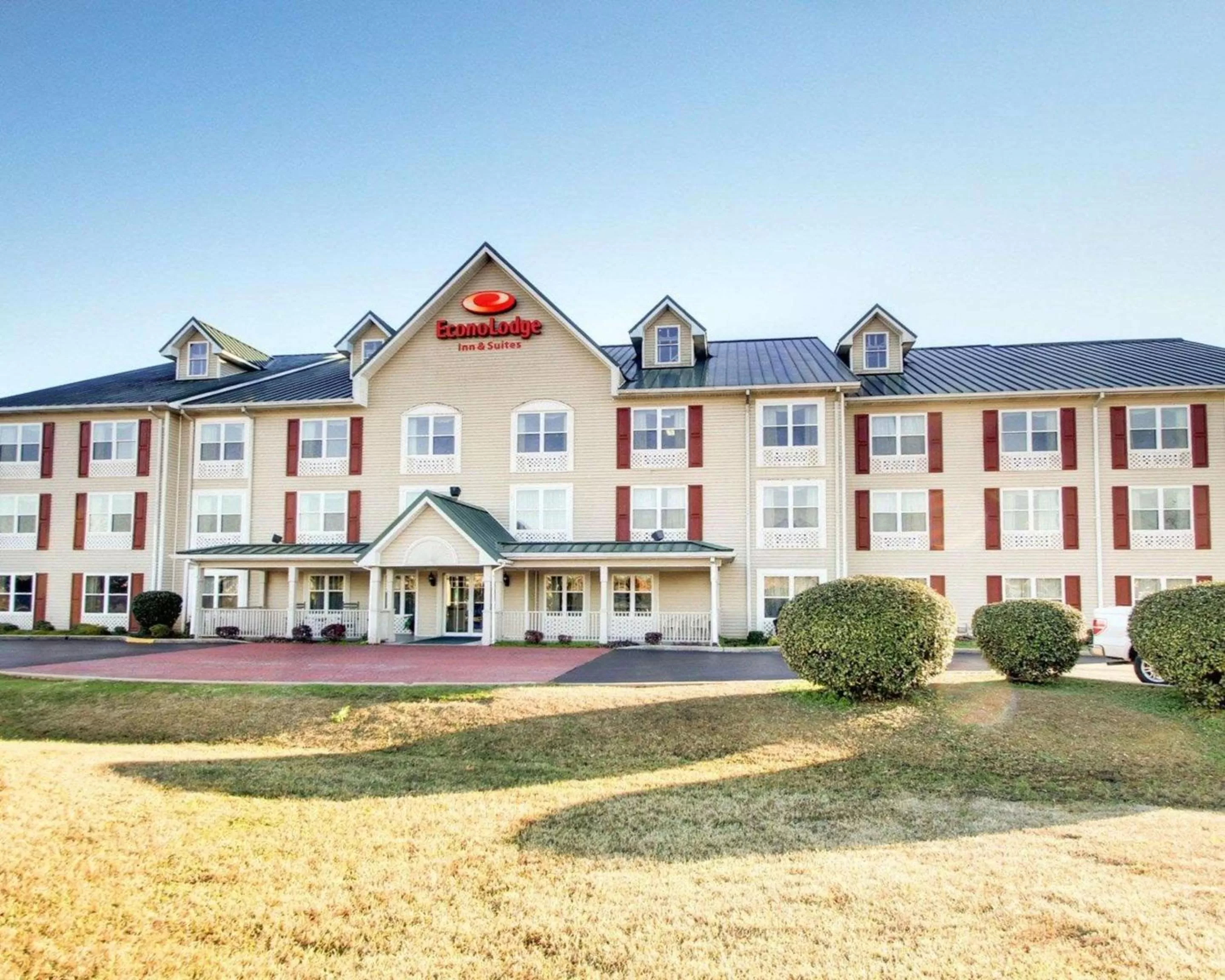 Property building in Econo Lodge Inn & Suites Flowood - Jackson Northwest