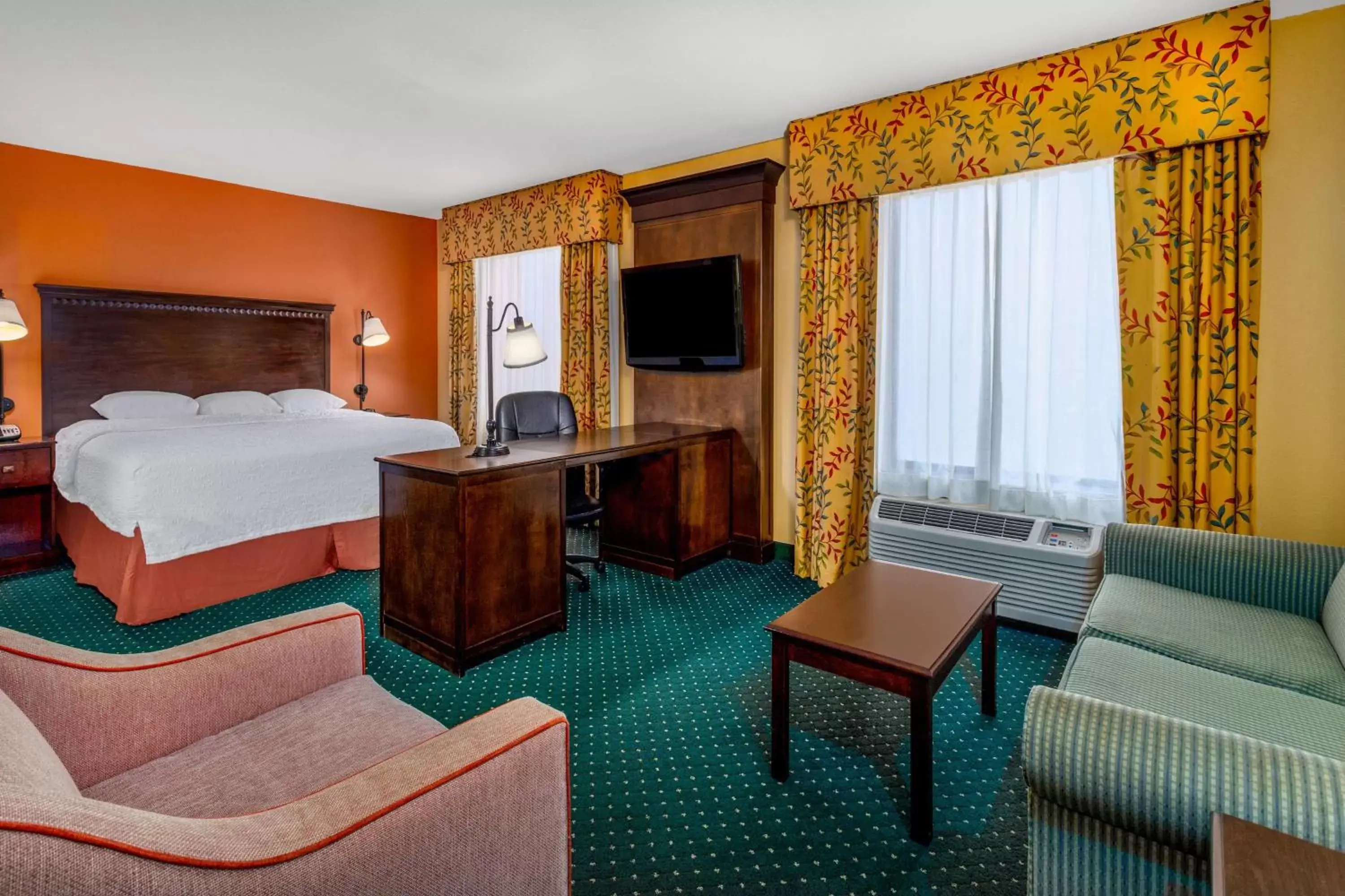 Bedroom in Hampton Inn & Suites Sacramento-Elk Grove Laguna I-5
