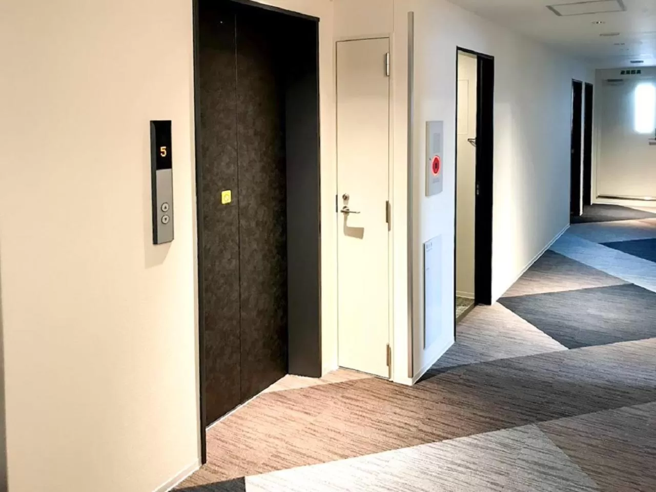 elevator in HOTEL LiVEMAX Chiba Soga-Ekimae