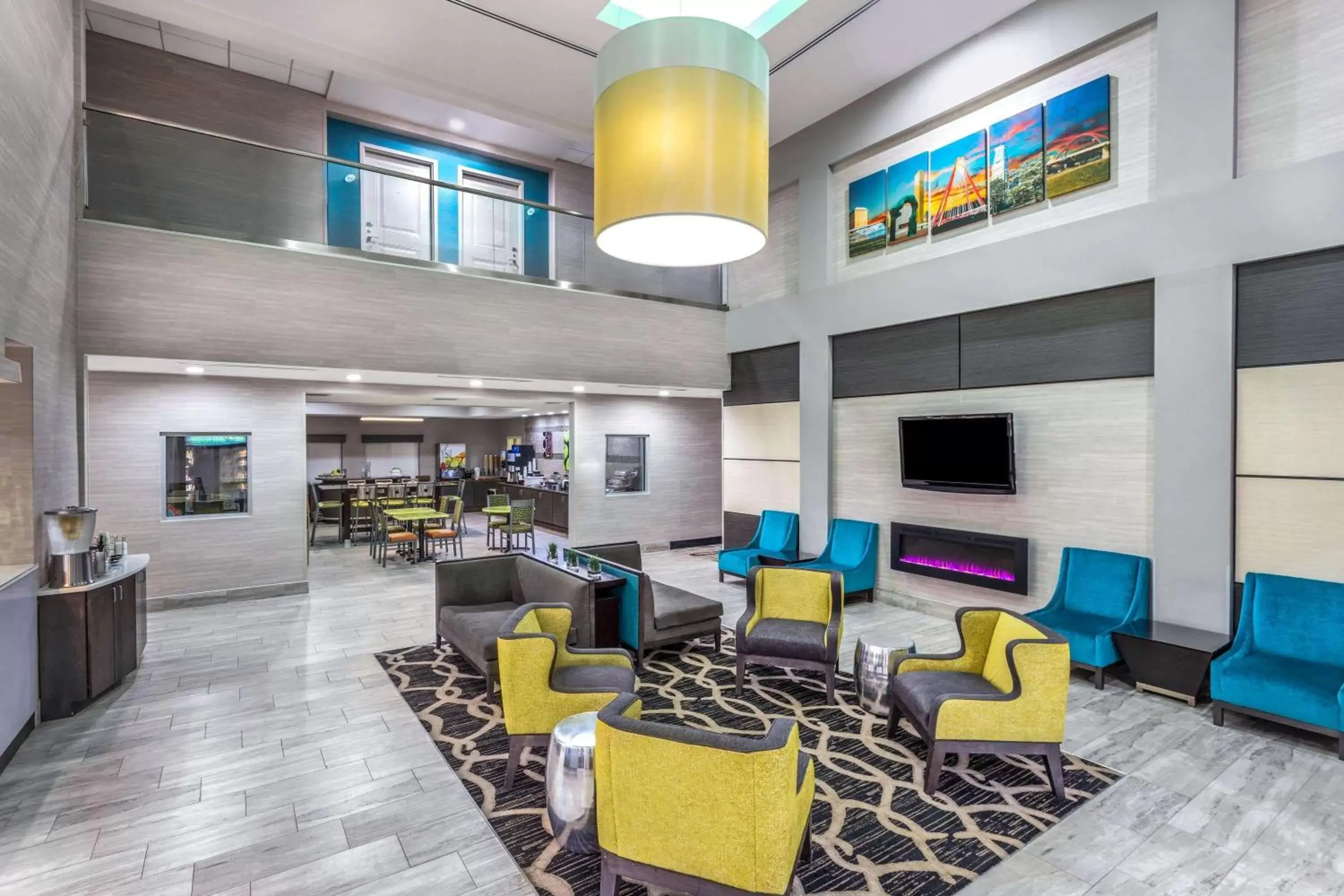 Lobby or reception, Lounge/Bar in La Quinta by Wyndham Columbus - Edinburgh