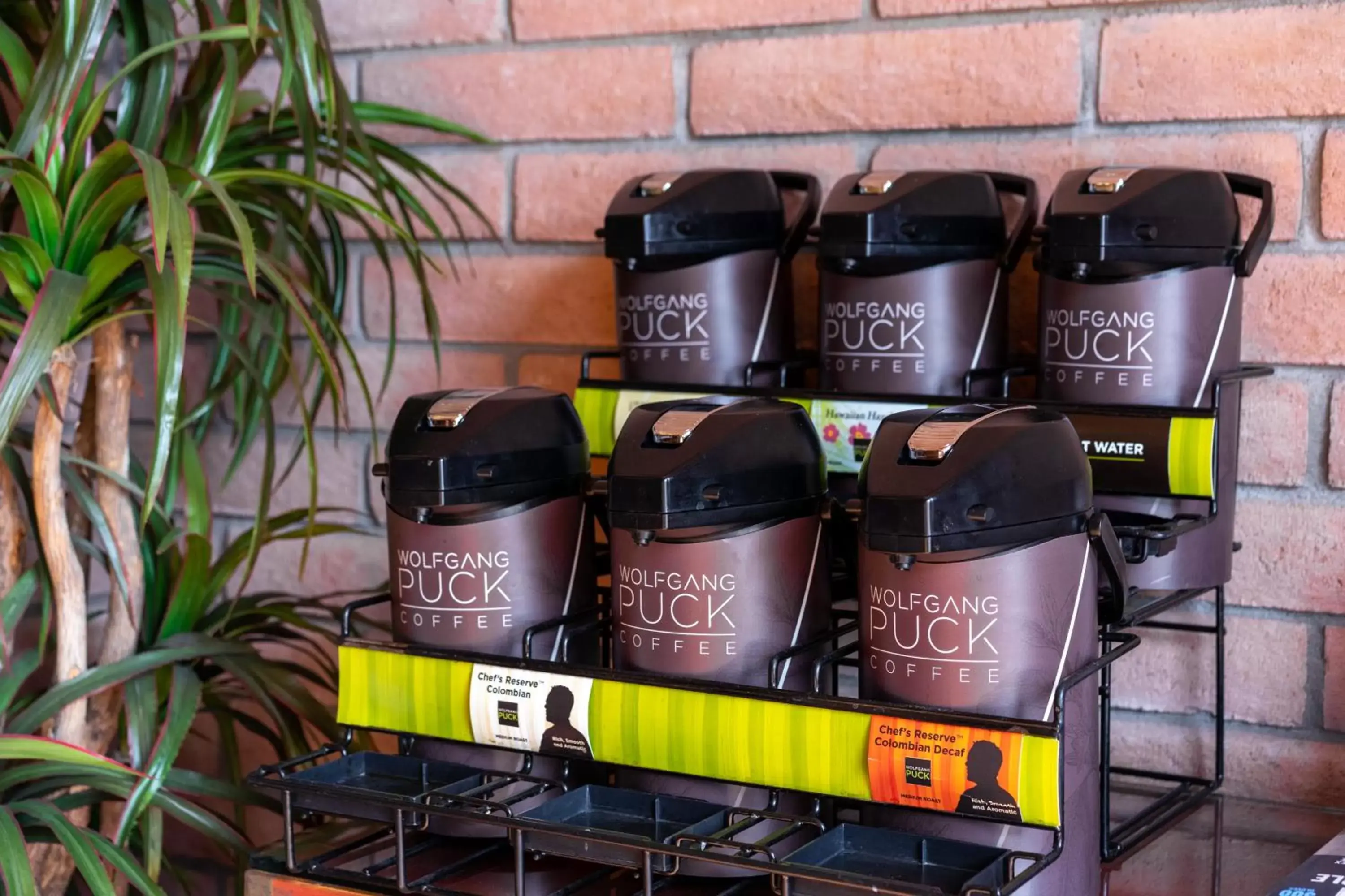 Coffee/tea facilities in Sierra Suites Boutique Hotel