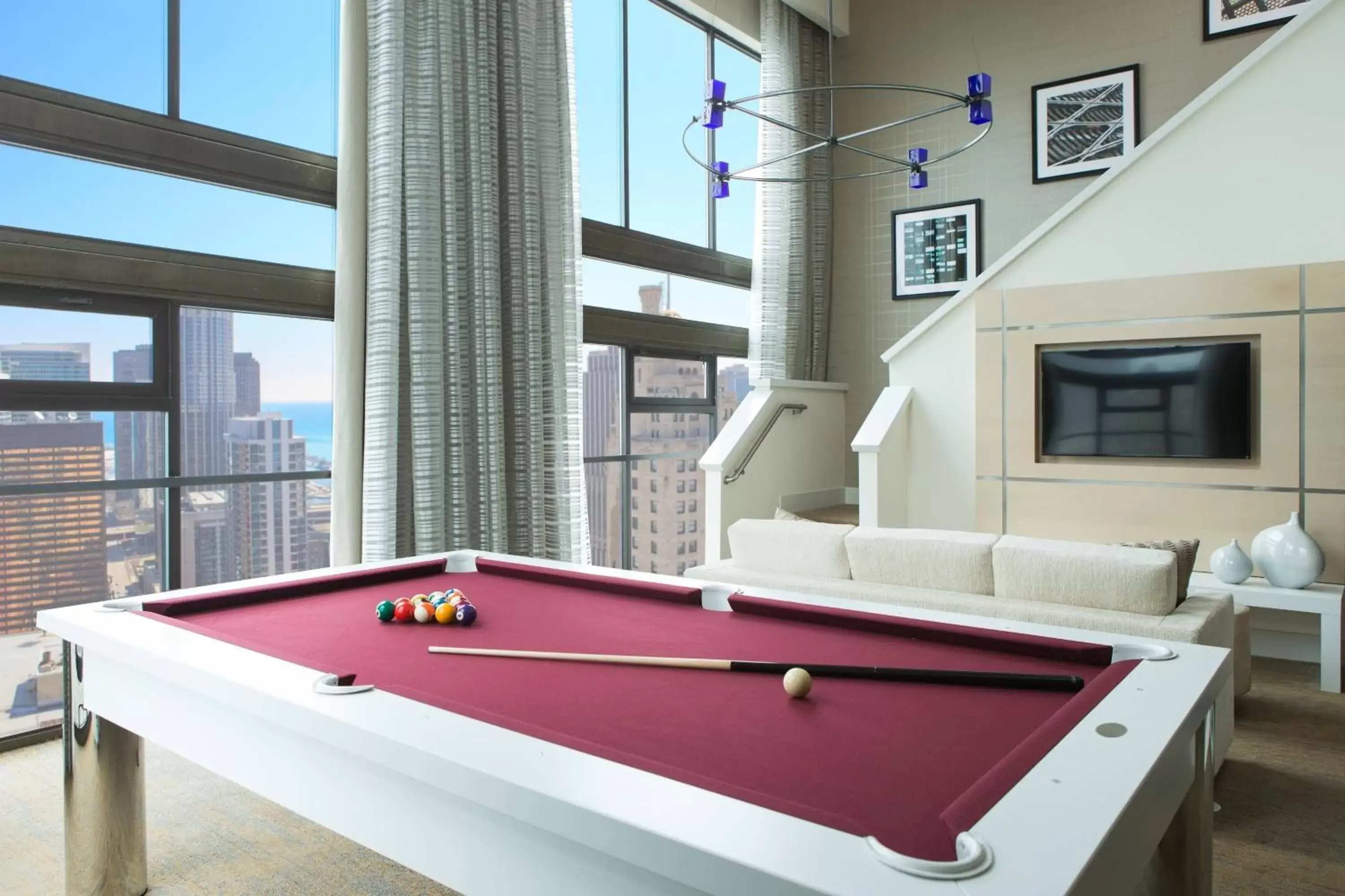 Living room, Billiards in Chicago Marriott Downtown Magnificent Mile