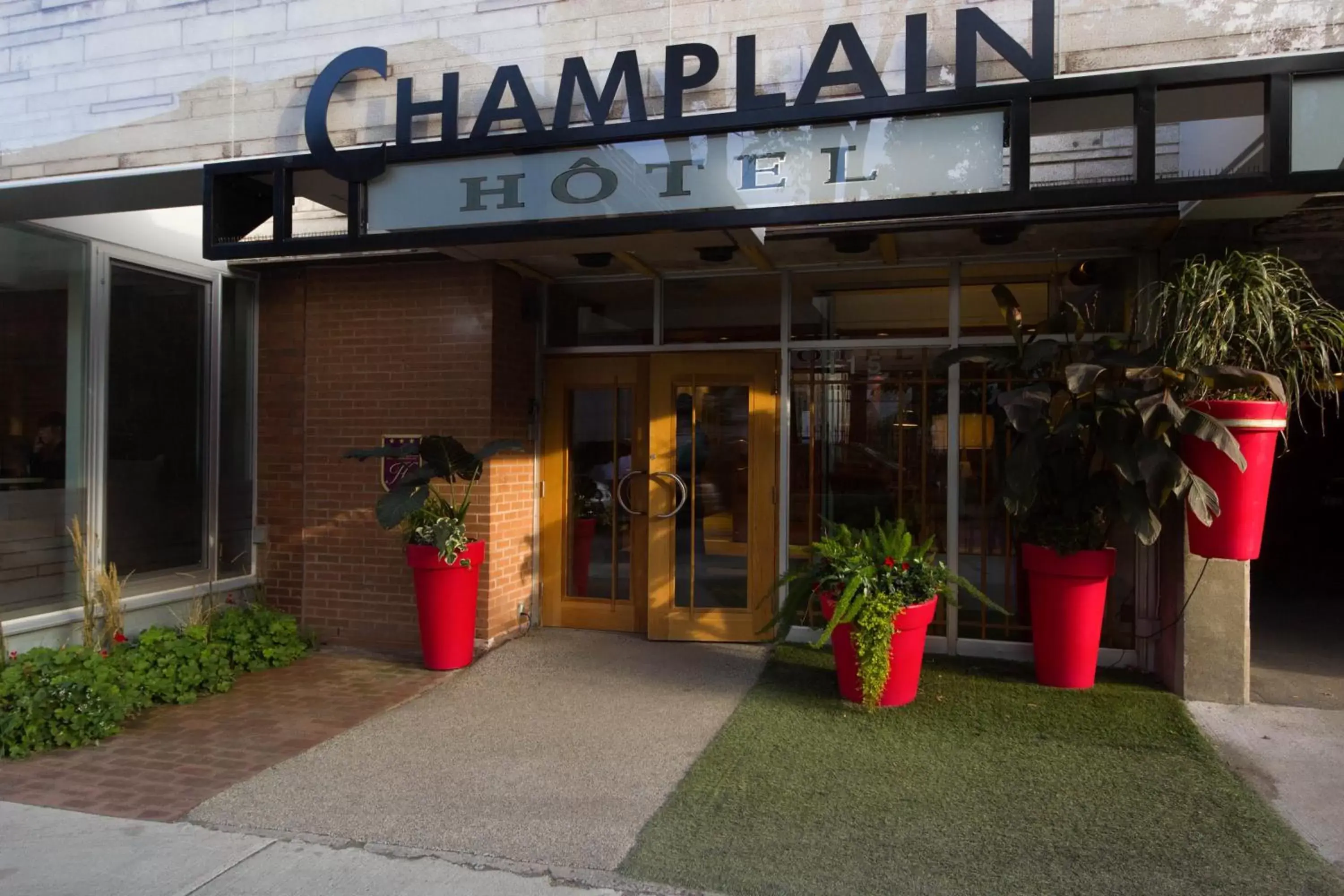 Facade/entrance in Hotel Champlain
