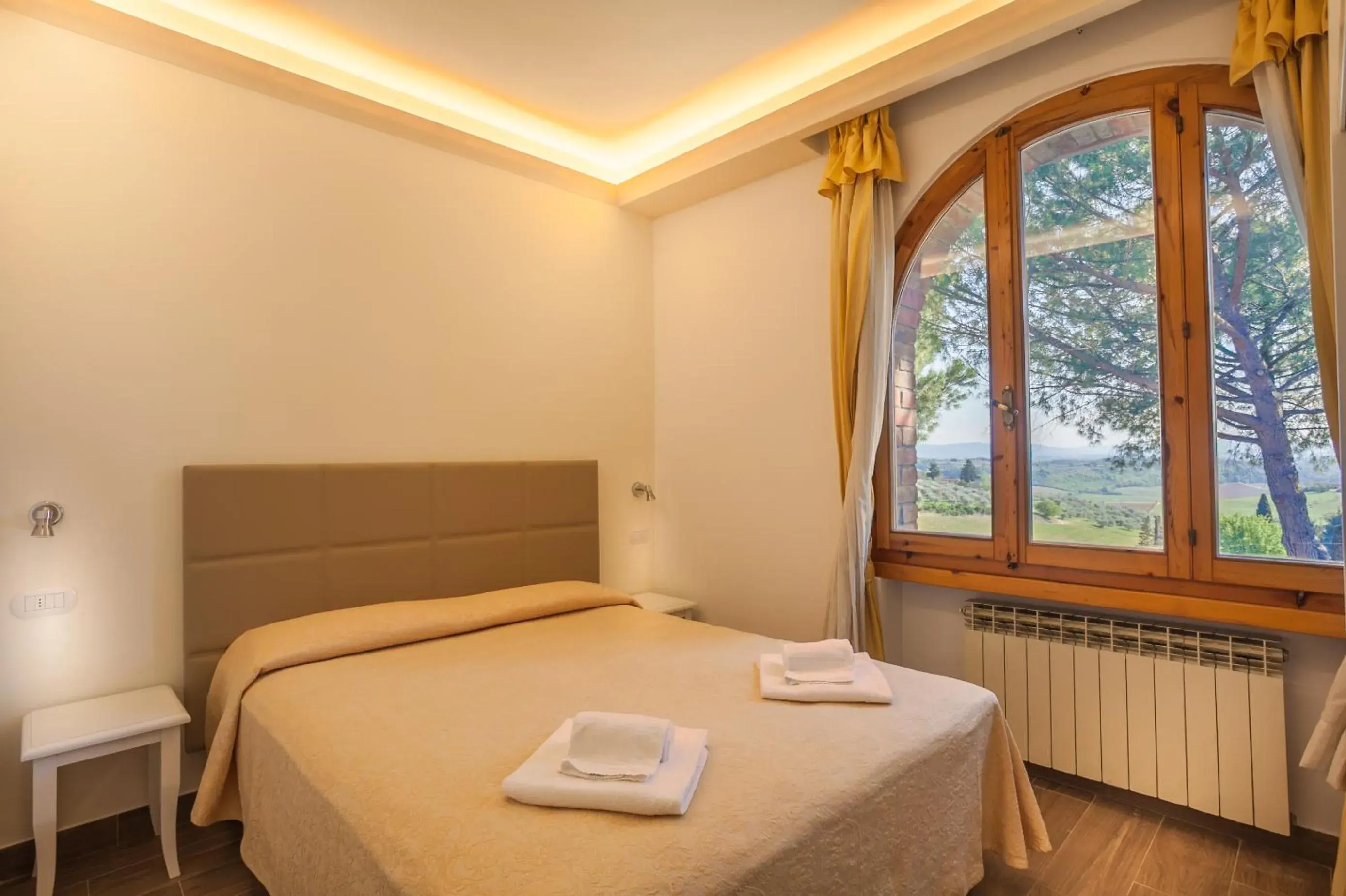 View (from property/room), Bed in Hotel Villa San Giorgio