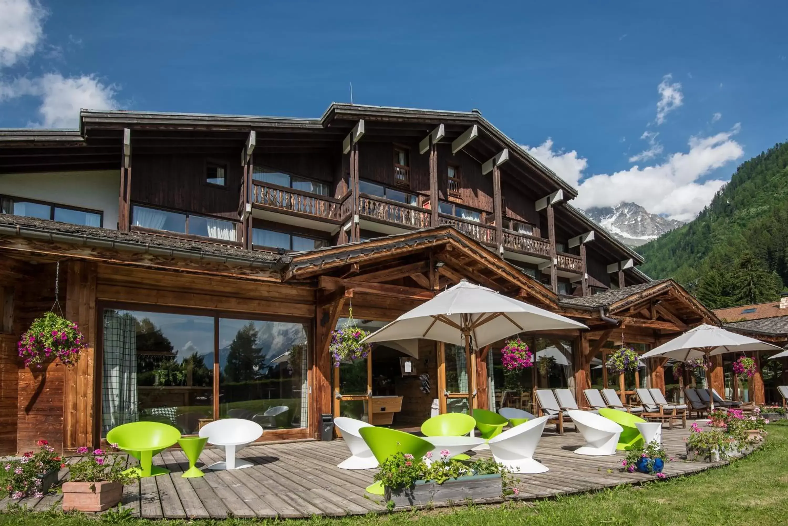 Balcony/Terrace, Property Building in Les Grands Montets Hotel & Spa