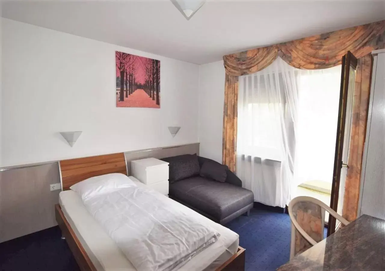 Living room, Bed in Hotel Alena - Kontaktlos Check-In