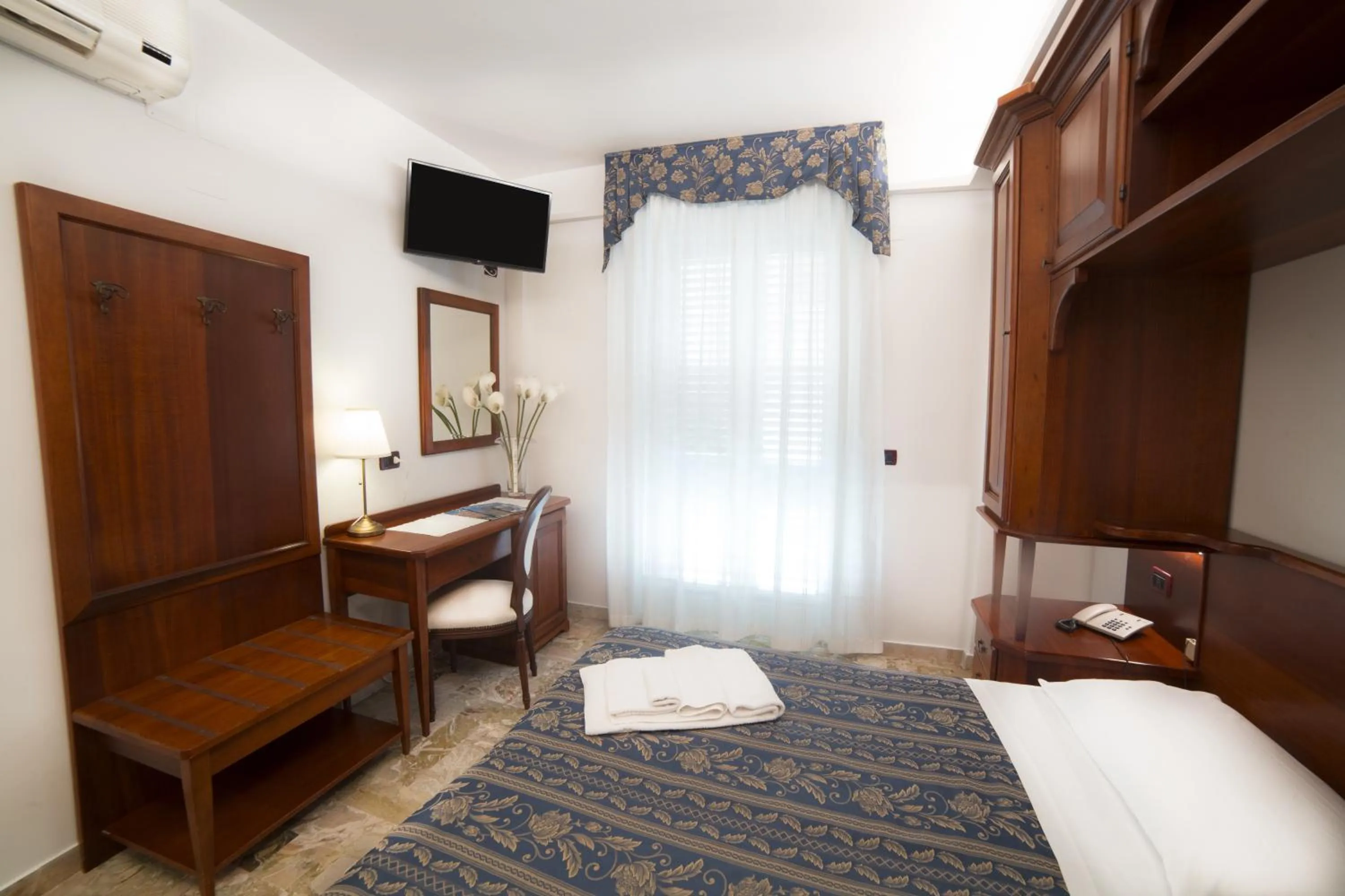 Photo of the whole room, Bed in Hotel La Giara