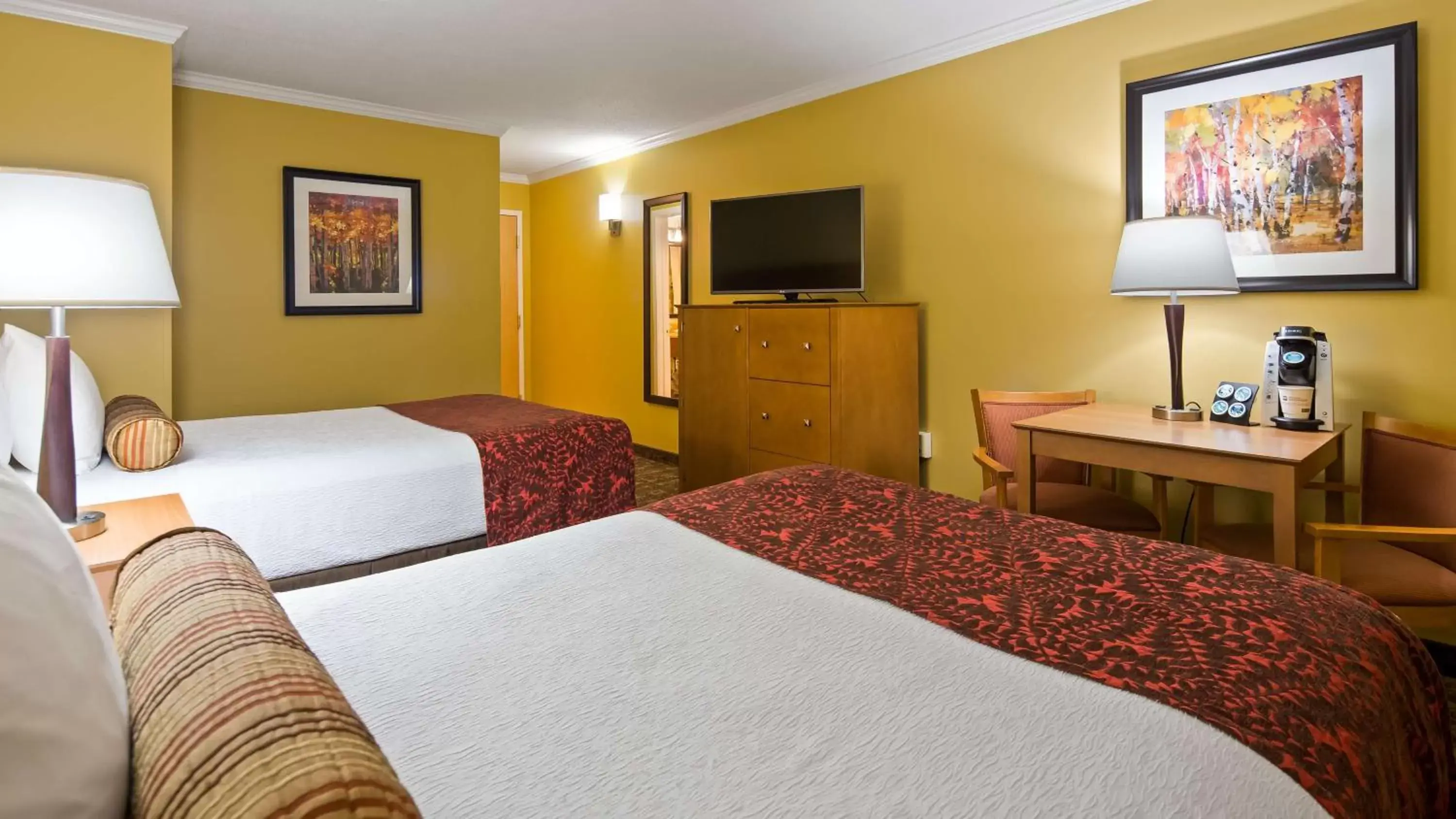 Photo of the whole room, Bed in Best Western Plus Windjammer Inn & Conference Center