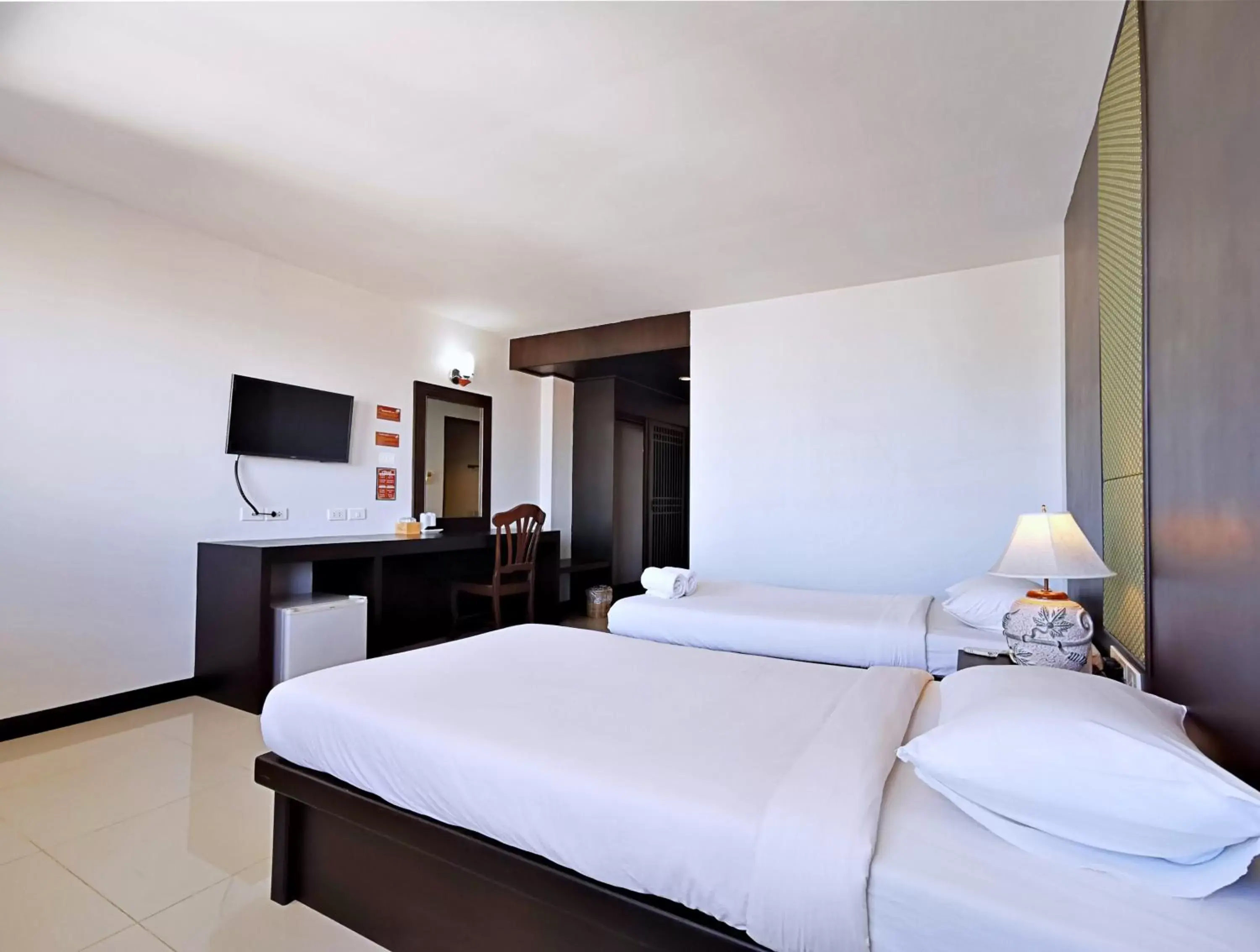TV and multimedia, Bed in Nana Buri Hotel