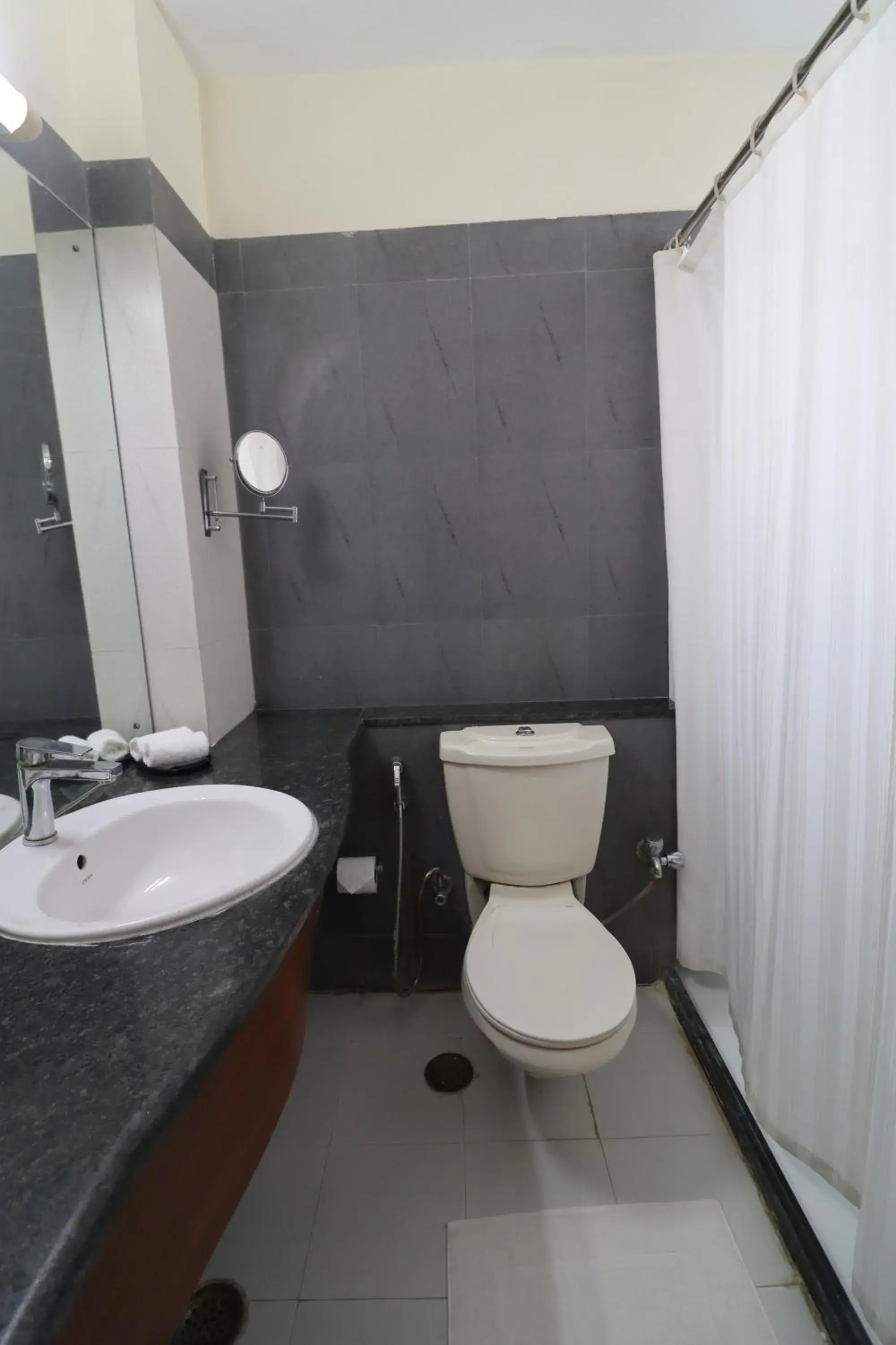 Bathroom in Hotel Clarks Inn Jaipur, Banipark