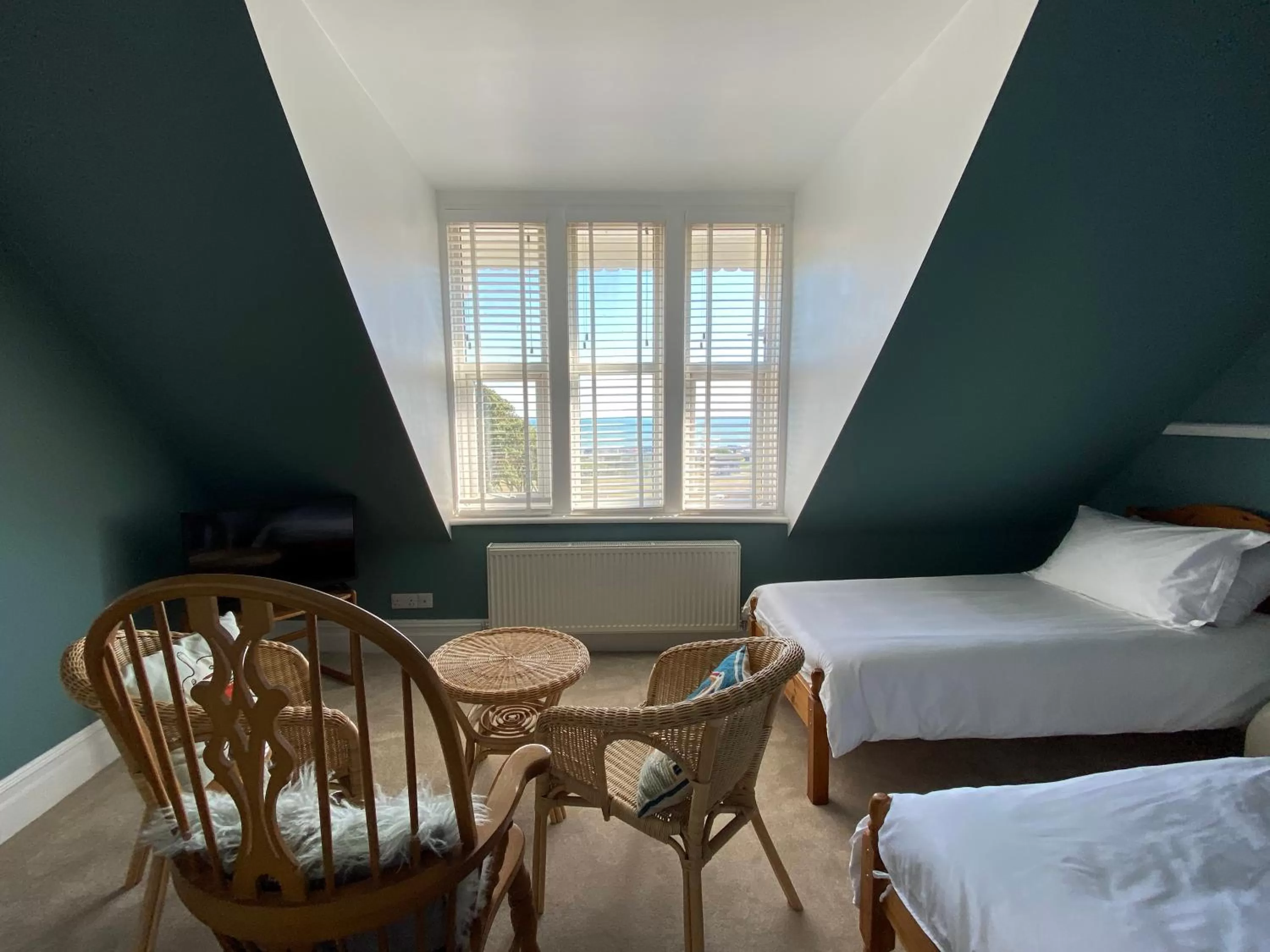 Bed, Seating Area in 15 Grosvenor