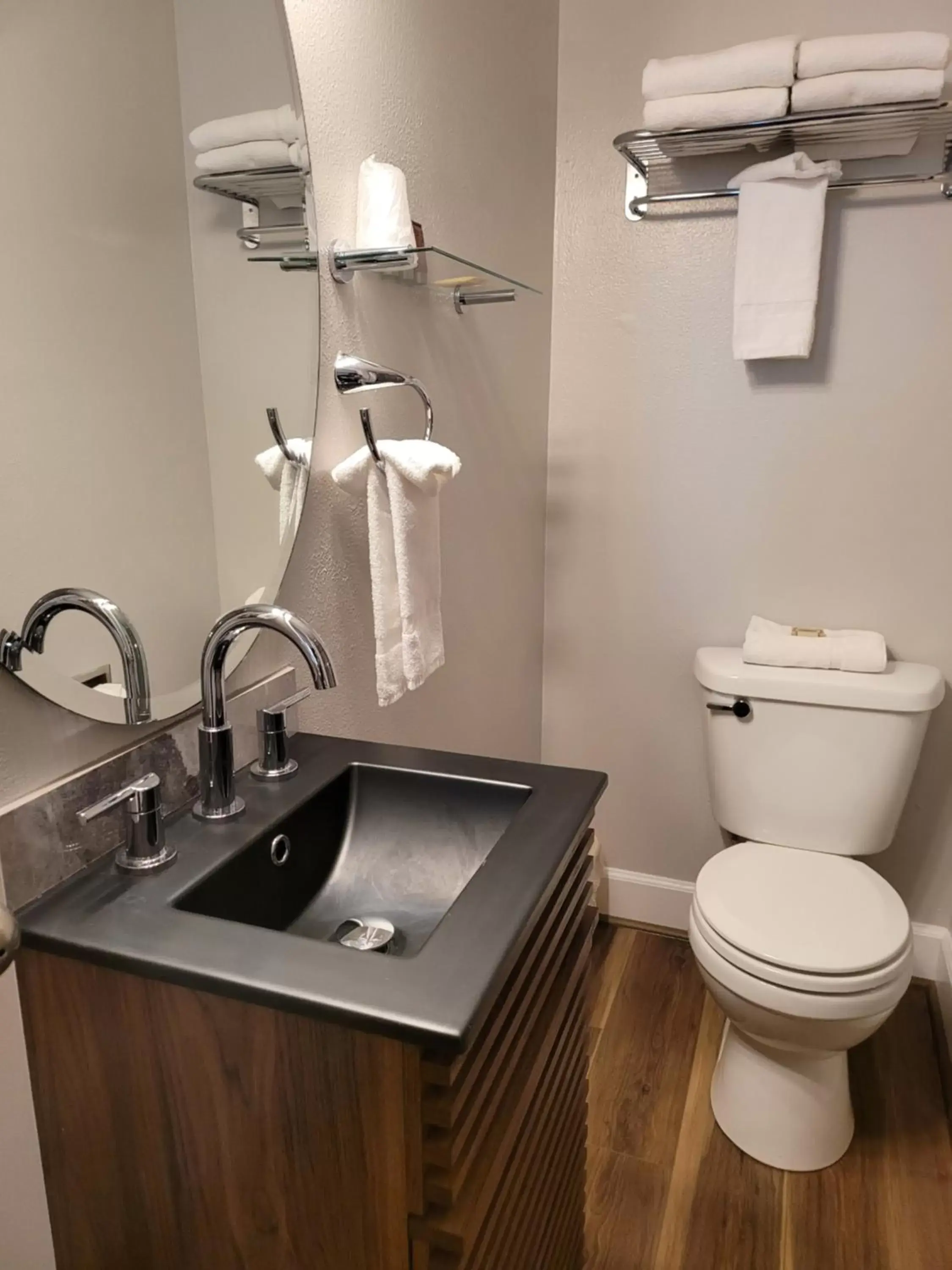 Toilet, Bathroom in Bridge Street Inn
