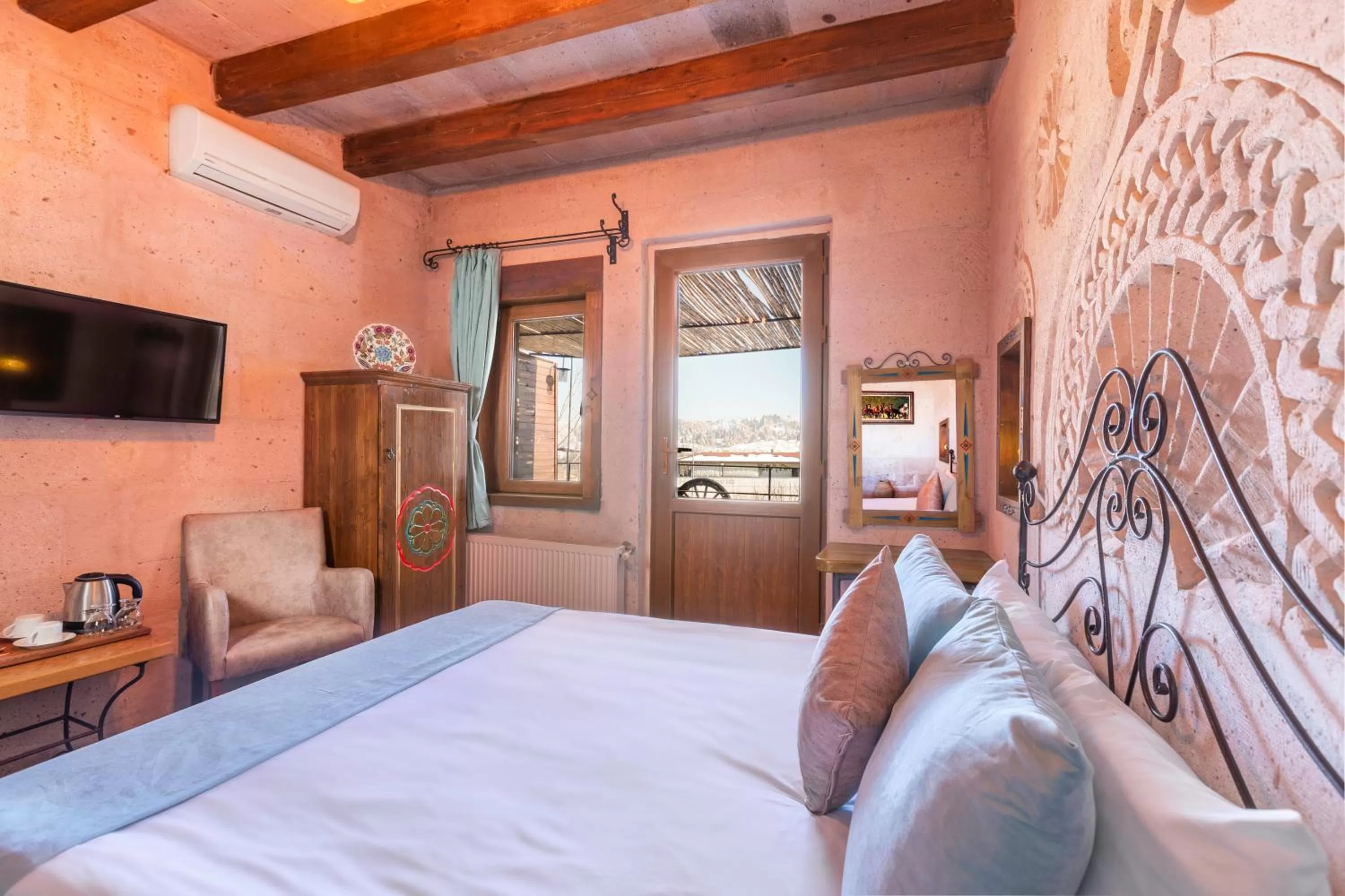 View (from property/room), Bed in Maron Stone House