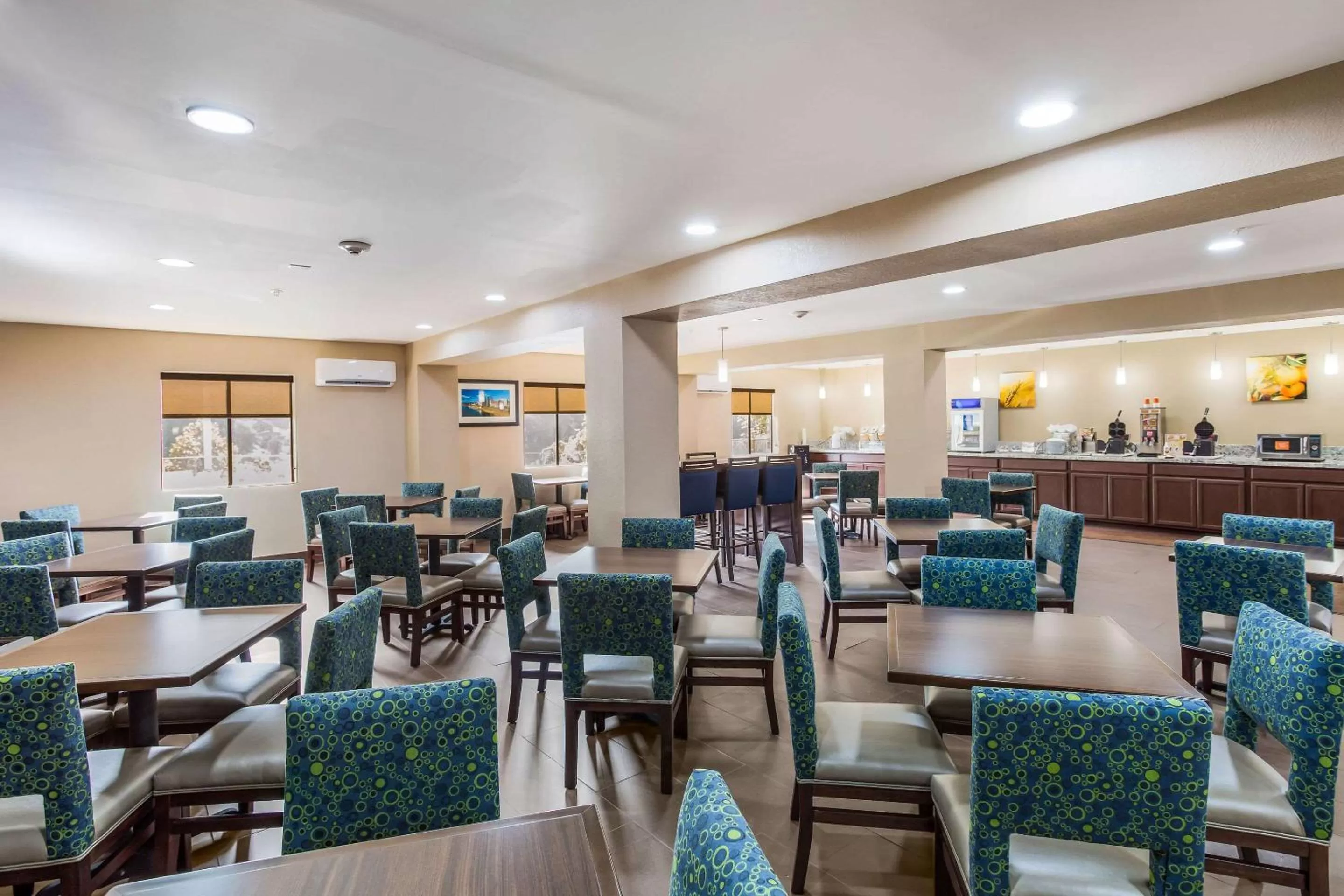 Restaurant/places to eat in Quality Inn Charleston South