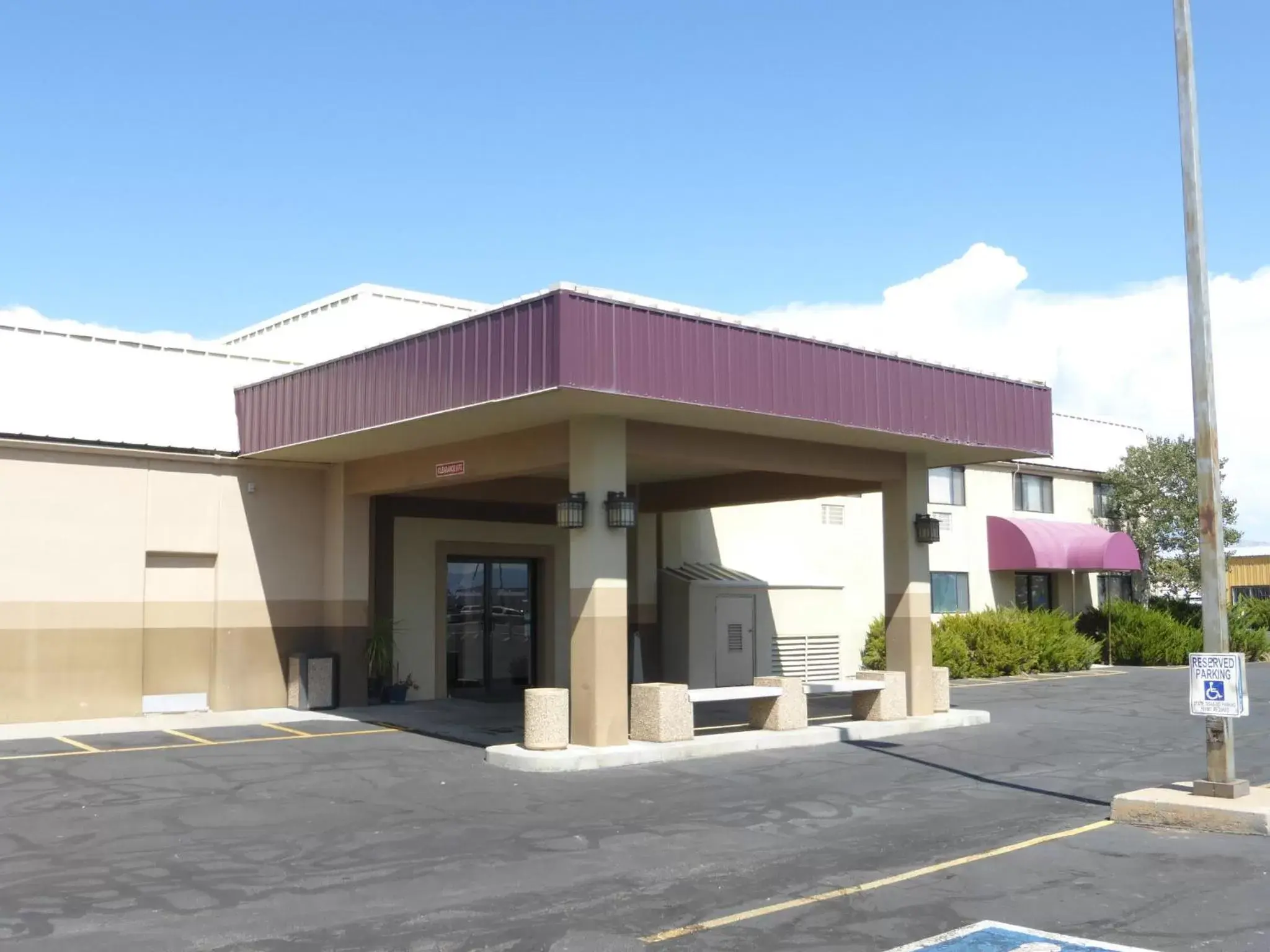 Property Building in Red Roof Inn Grand Junction