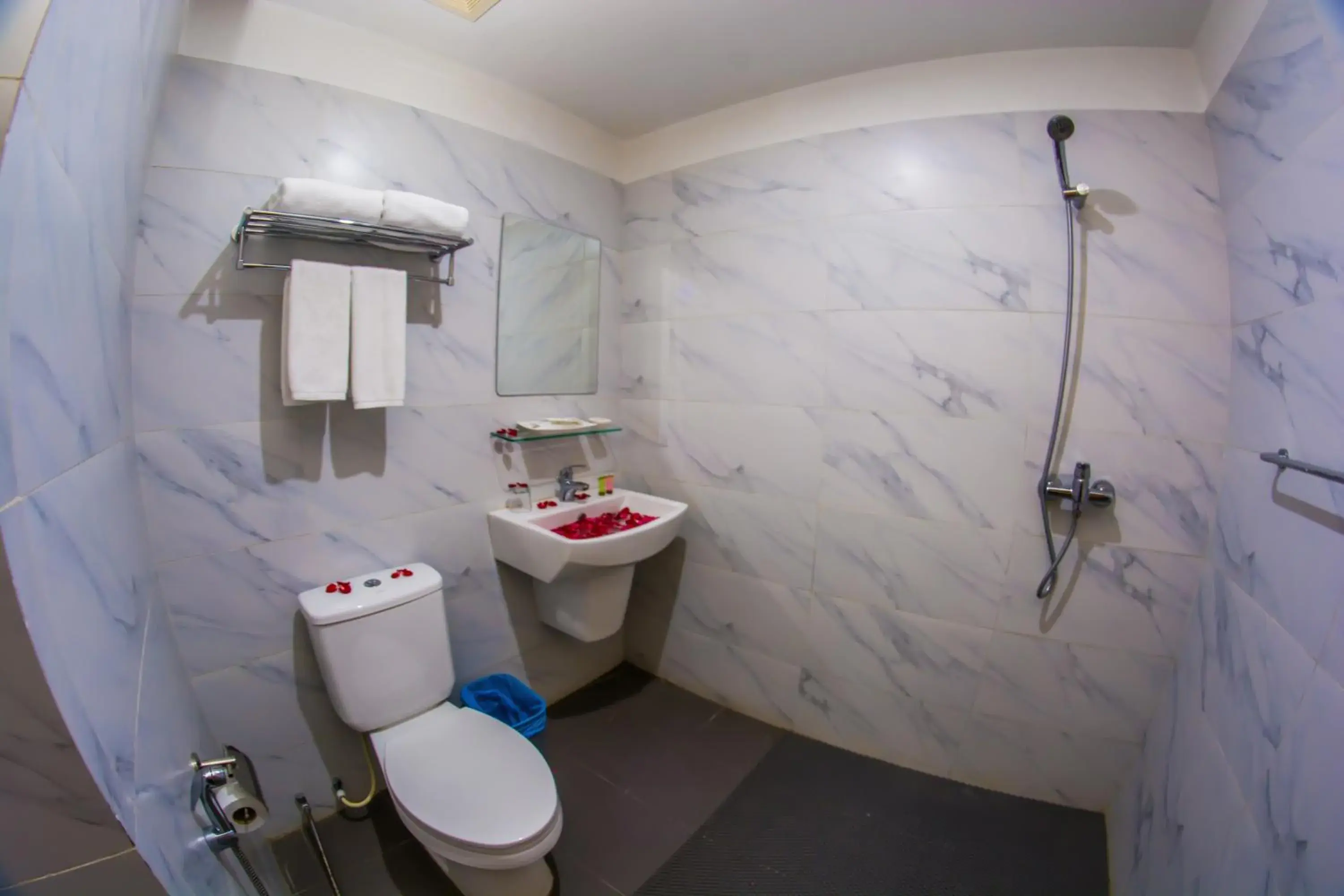 Bathroom in Botahtaung Hotel