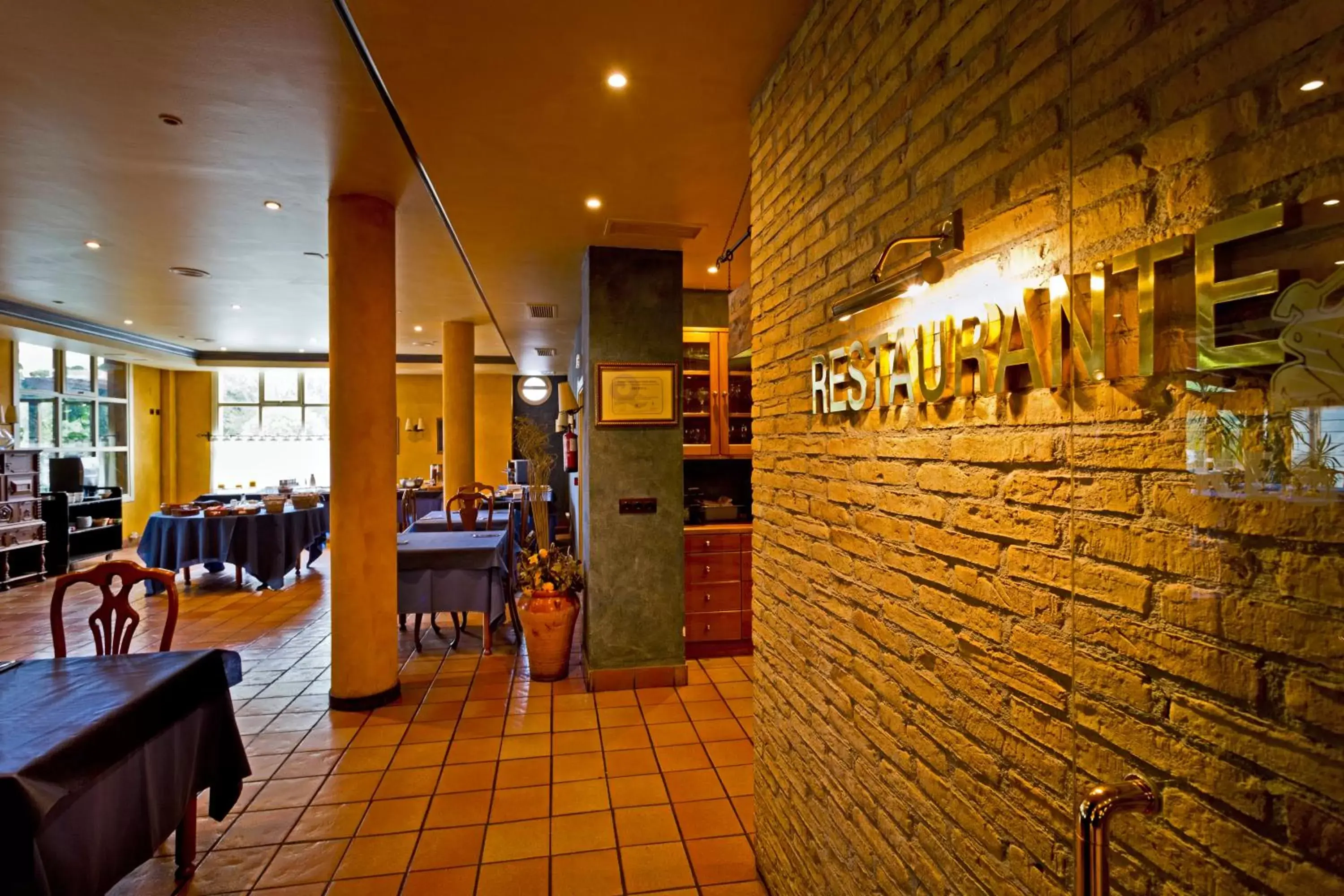 Restaurant/Places to Eat in Hotel Jakue