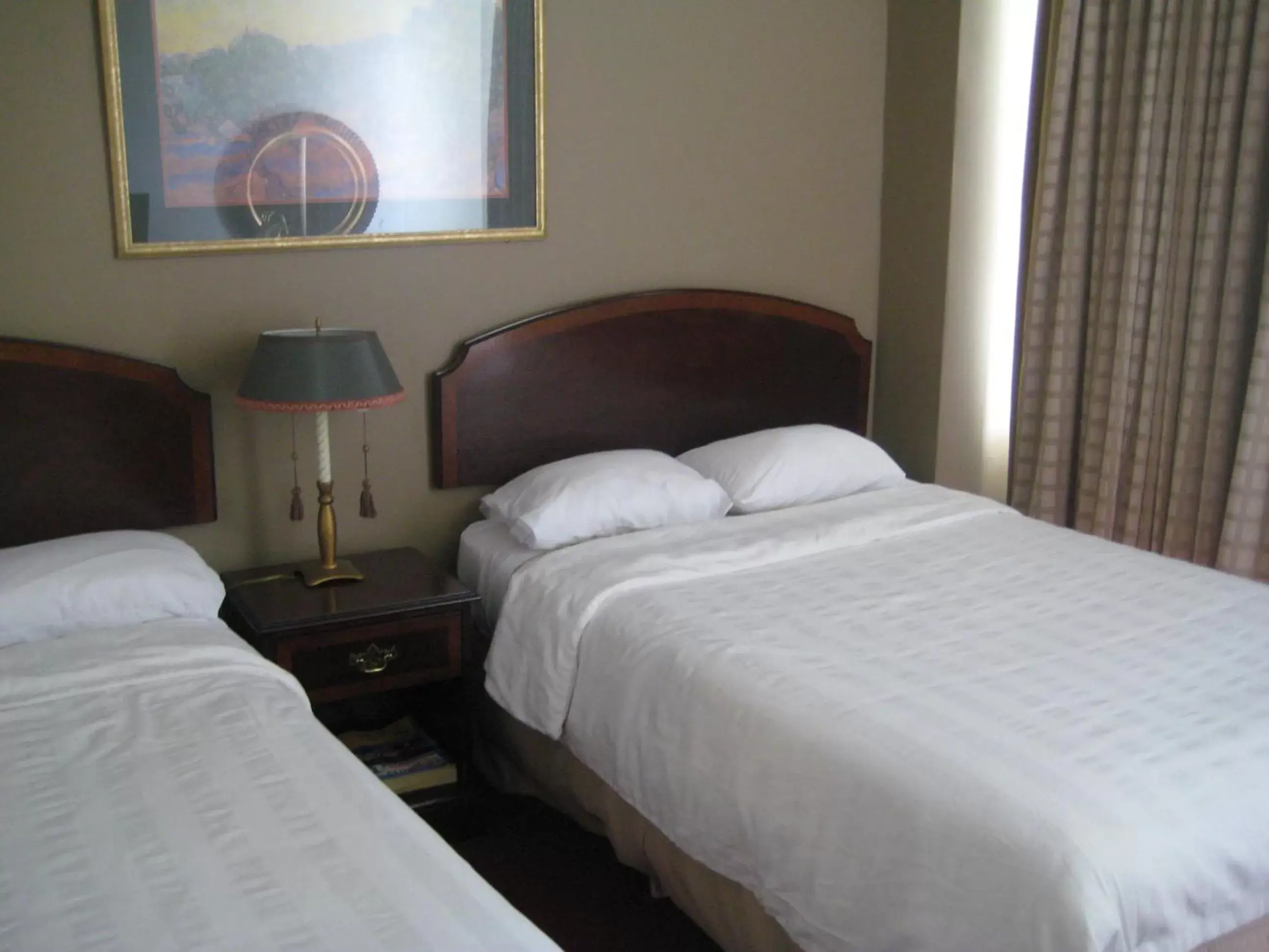 Bedroom, Bed in Nash Hotel