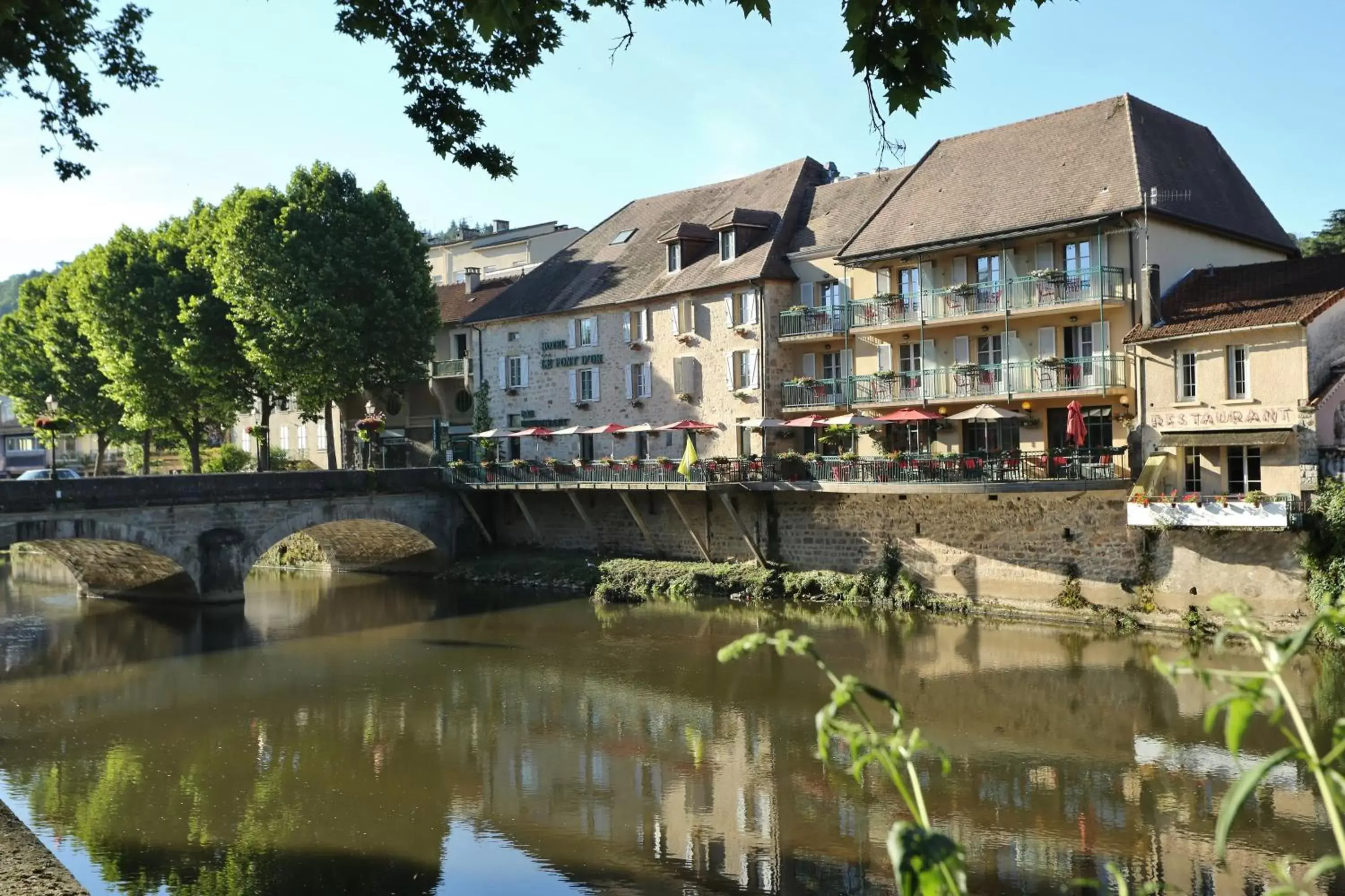 Property Building in Best Western Le Pont d'Or