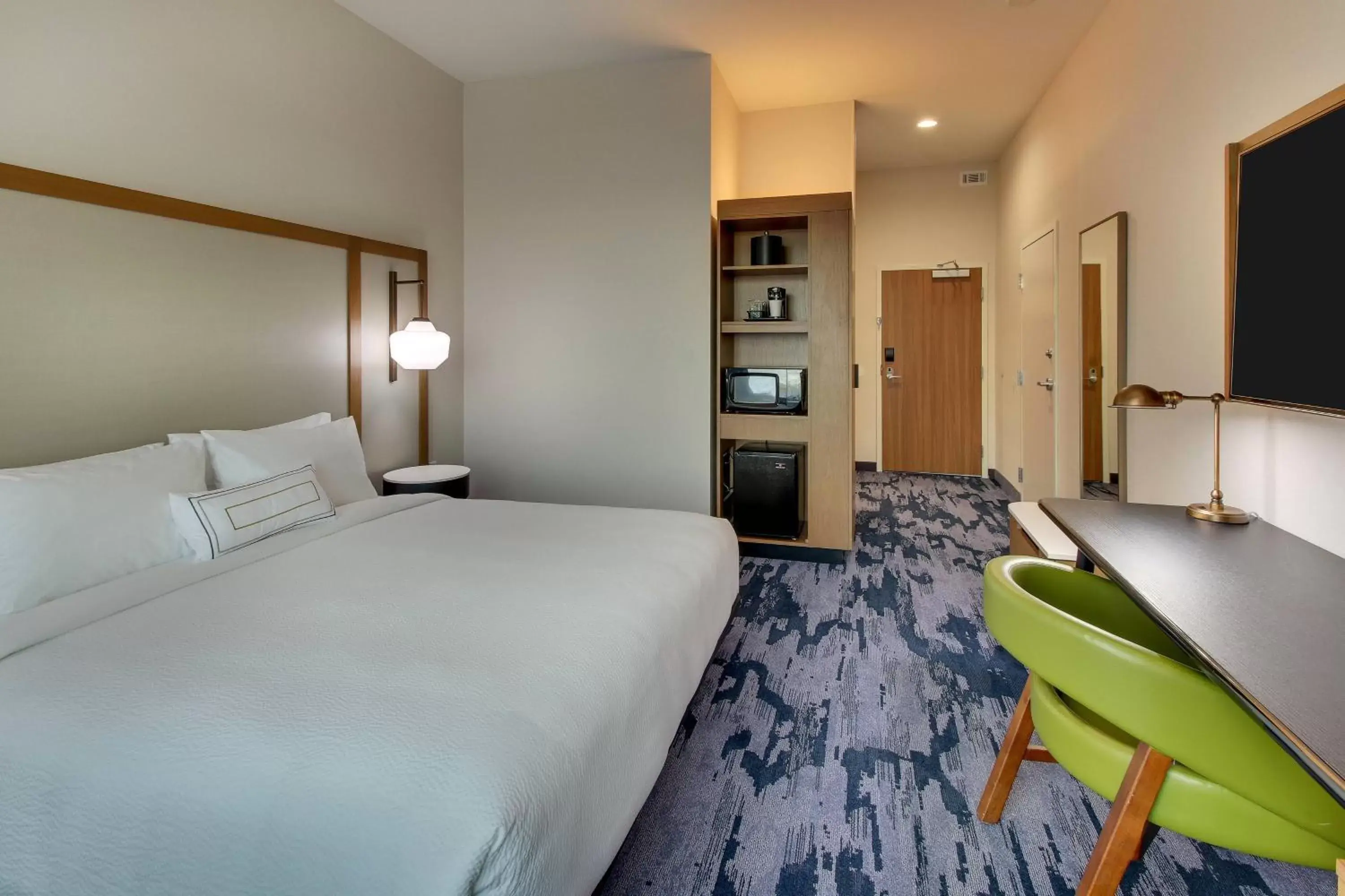 Photo of the whole room, Bed in Fairfield Inn and Suites by Marriott Houston Brookhollow