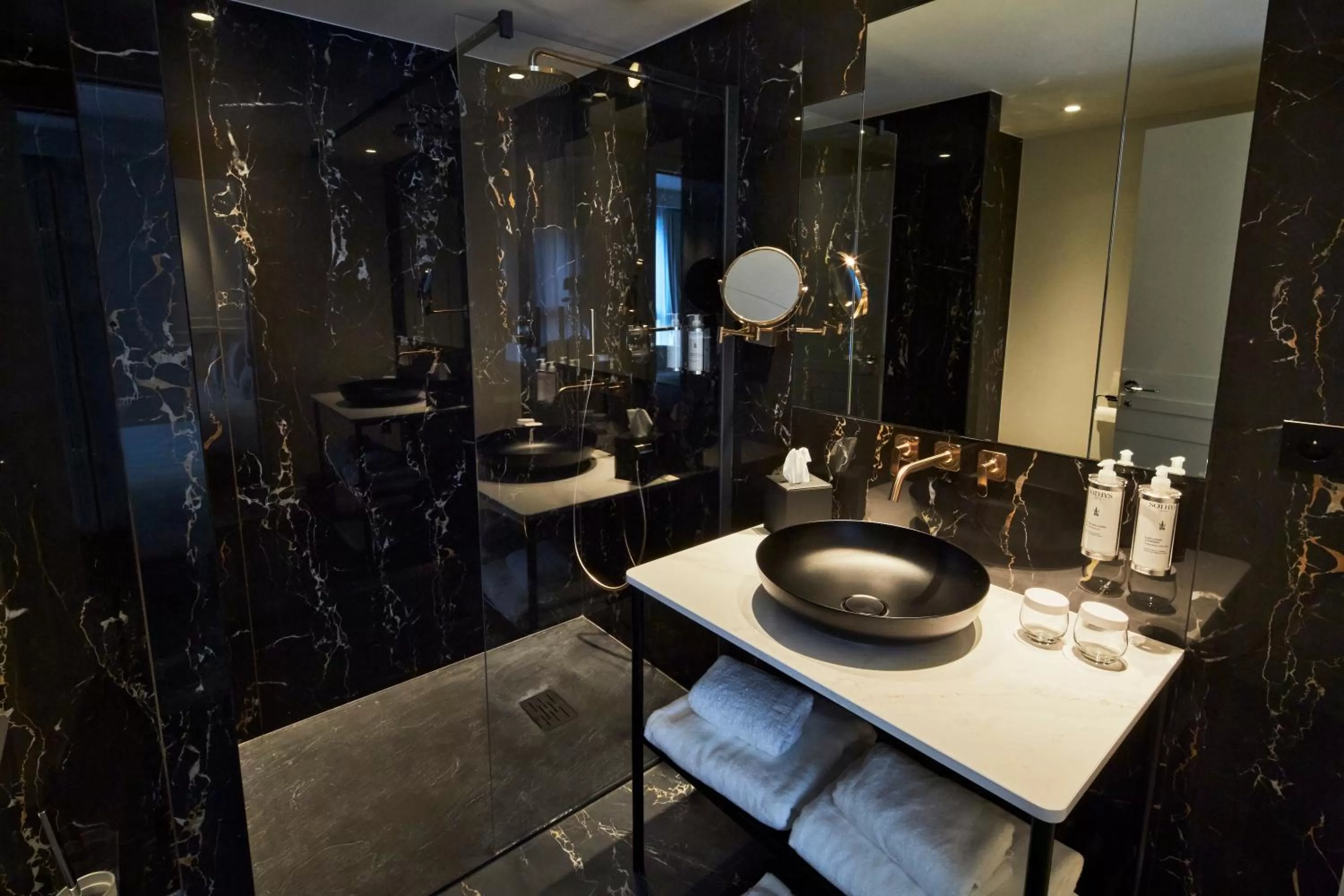 Bathroom in La Licorne Hotel & Spa Troyes - MGallery Collection