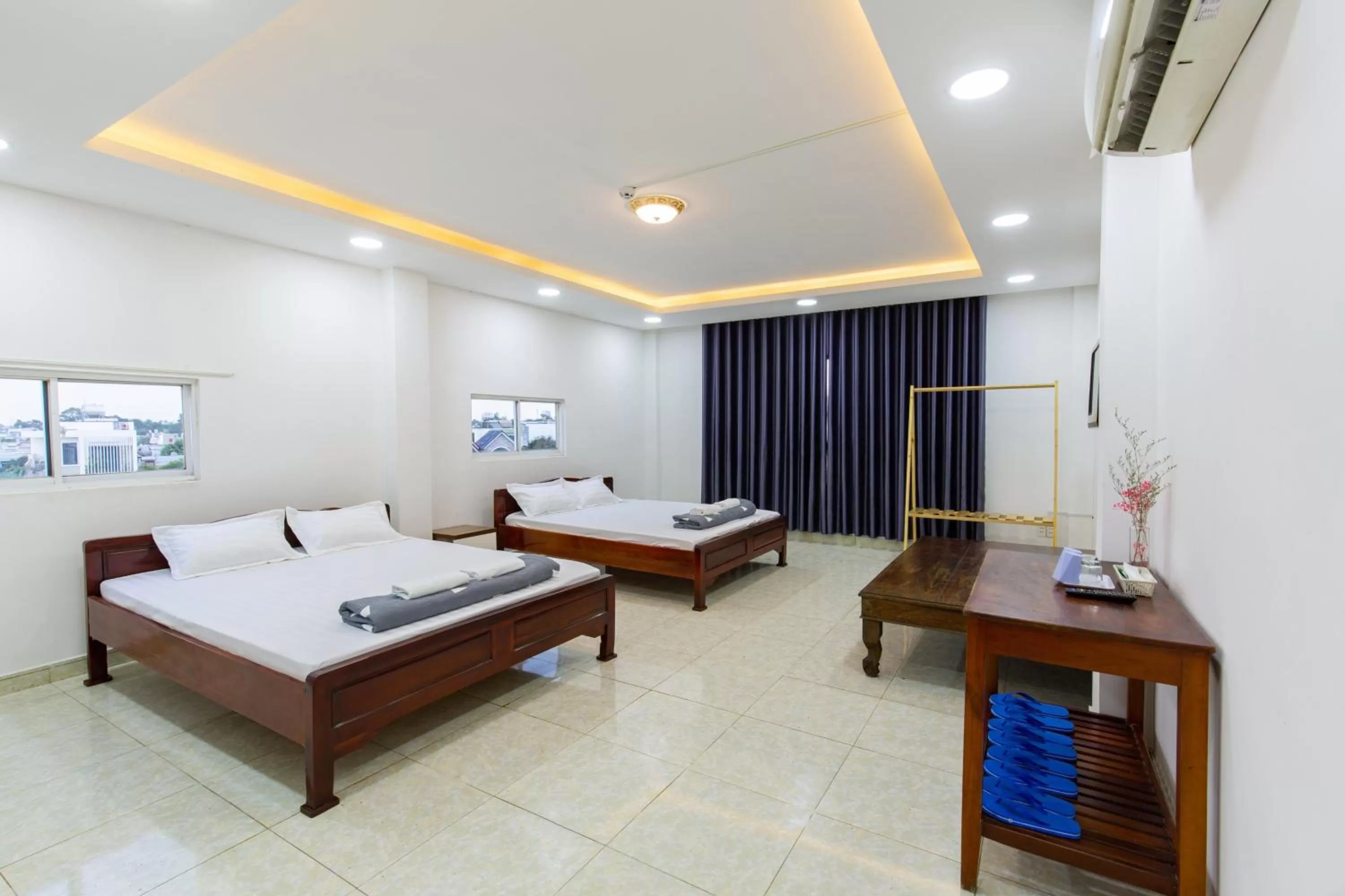 Bed in Hotel Hoa Cúc Phương Dĩ An - Bình Dương