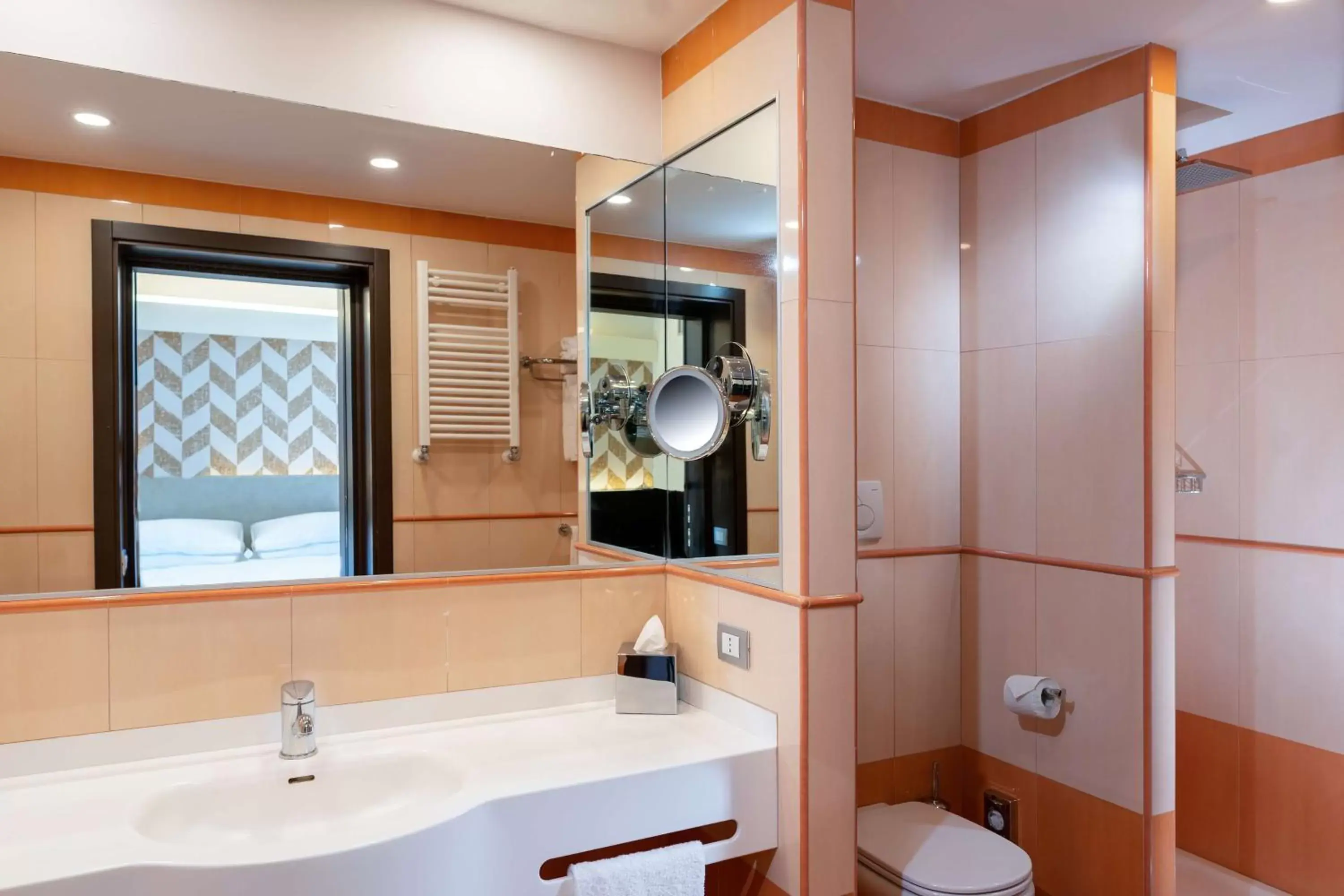 Bathroom in Doubletree by Hilton Milan Malpensa Solbiate Olona Bathroom in Doubletree by Hilton Milan Malpensa Solbiate Olona