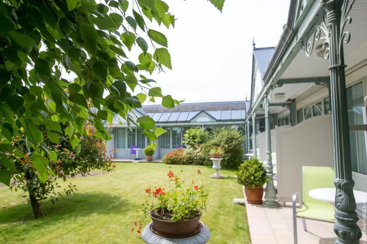 Garden view, Property Building in Maison Tirel Guérin, The Originals Collection