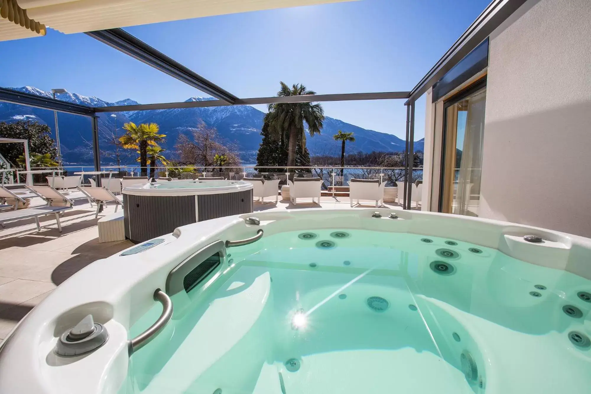 Hot Tub in Hotel la Palma au Lac