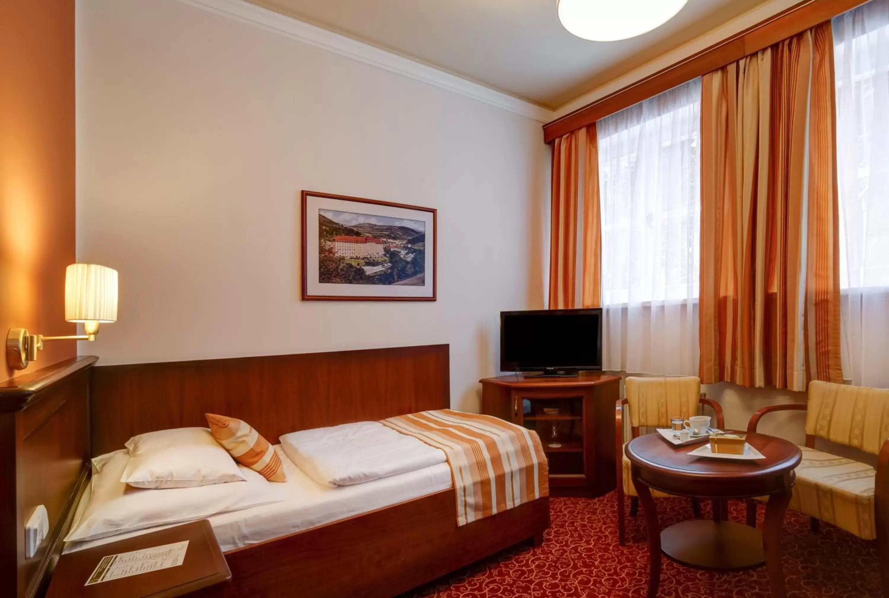 Bed in Hotel Radium Palace