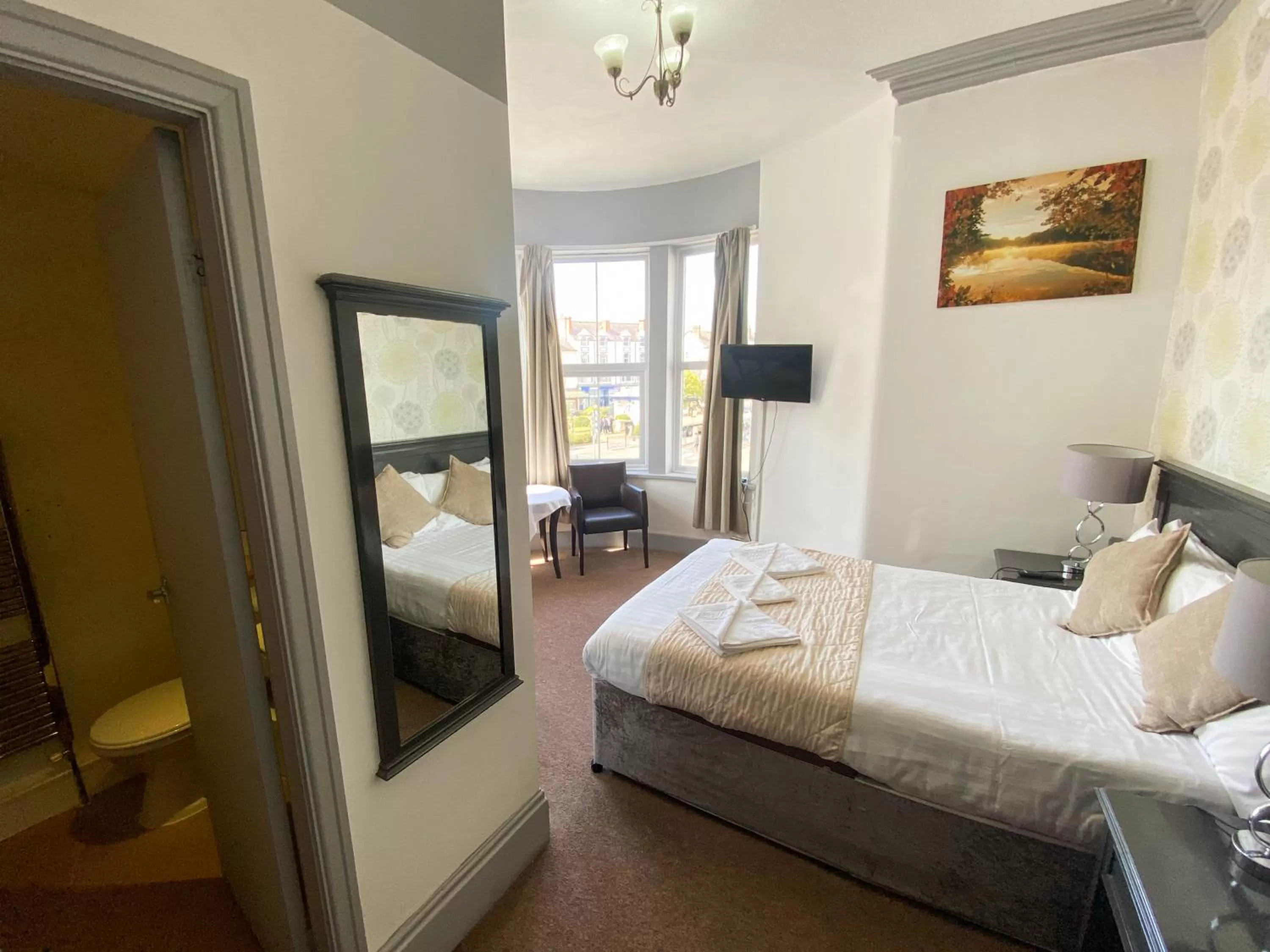 Bed in The Broadway Hotel