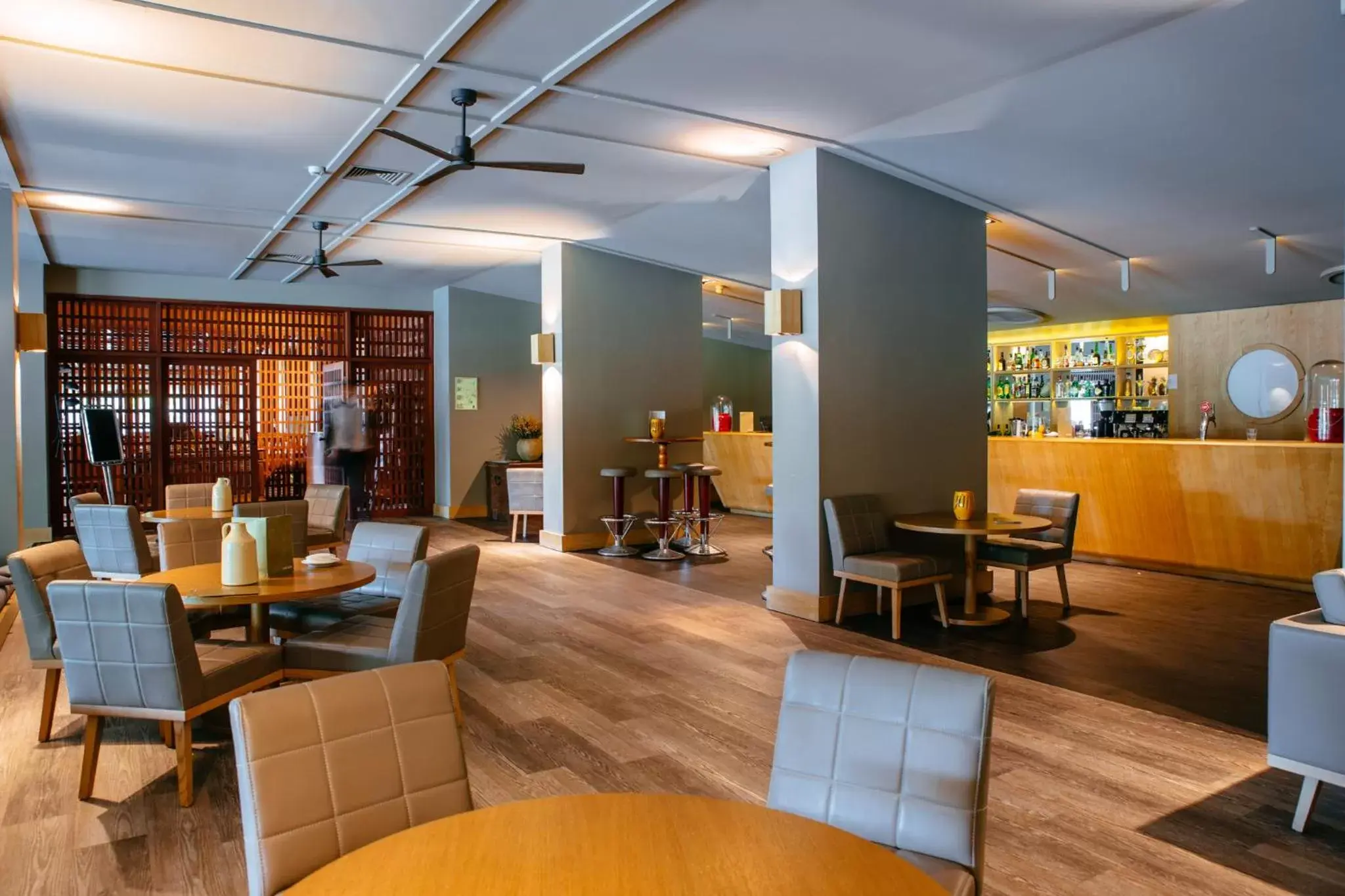 Lounge or bar, Restaurant/Places to Eat in Axis Vermar Conference & Beach Hotel