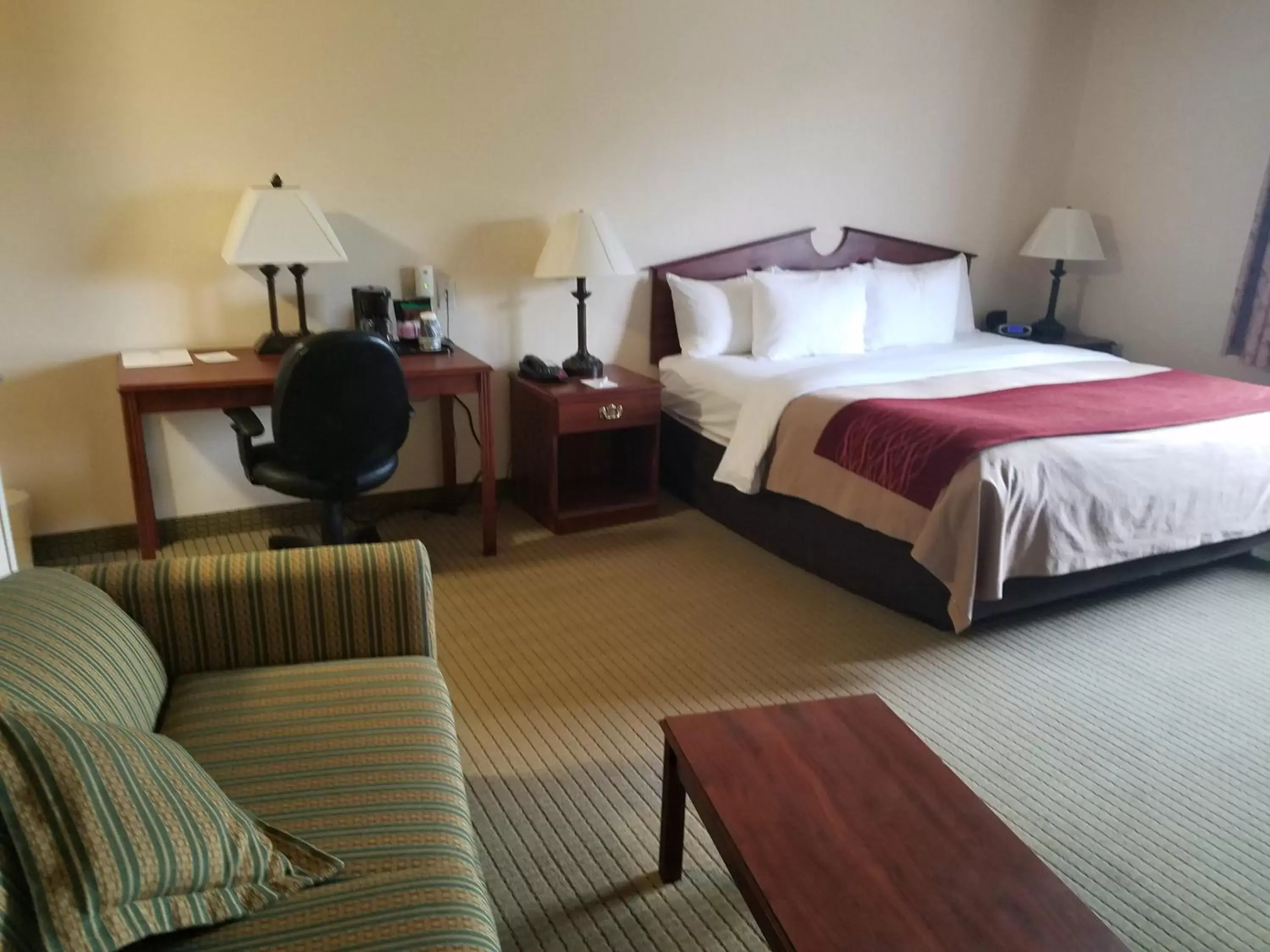 Bedroom, Bed in SureStay Plus Hotel by Best Western Buffalo