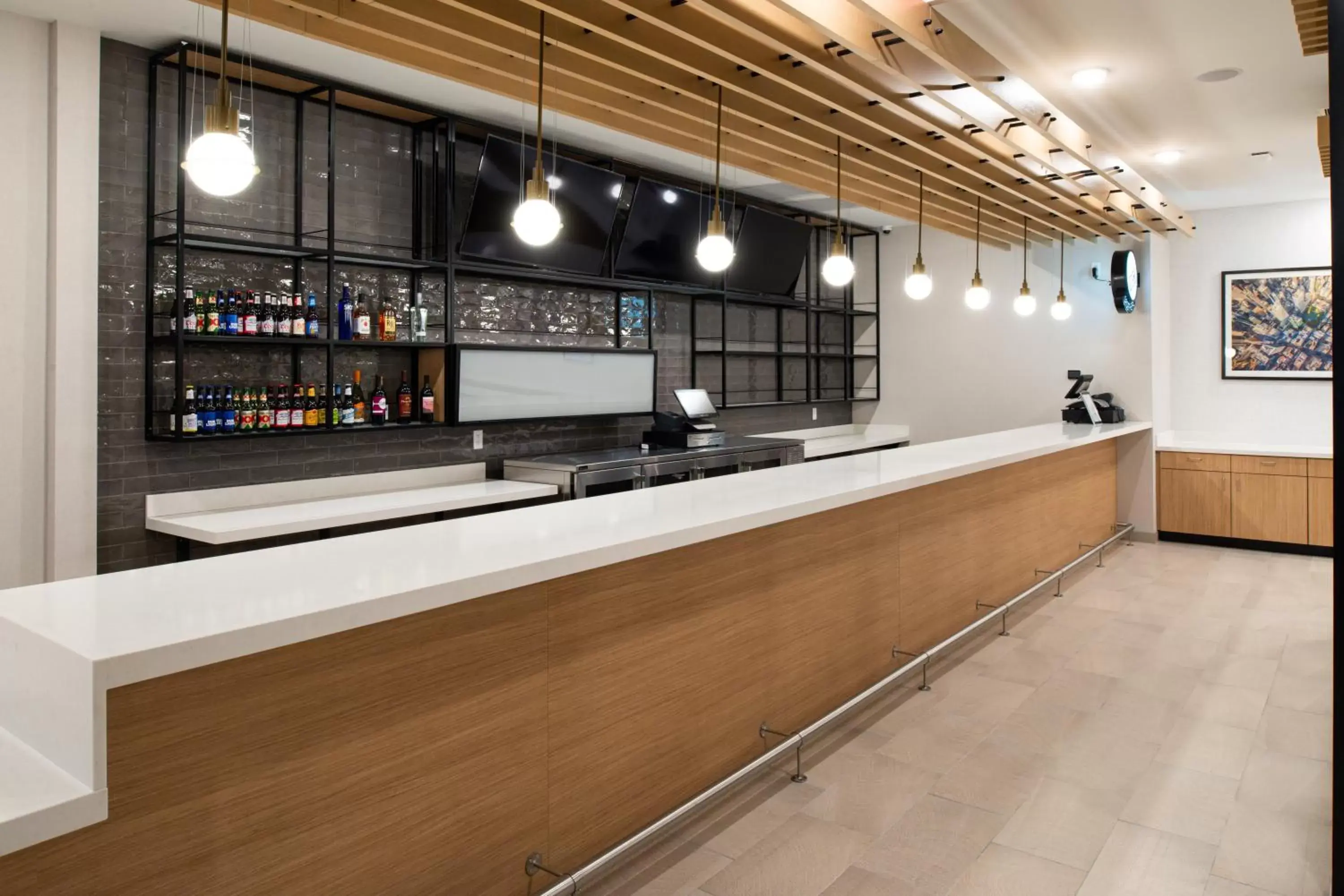 Lounge or bar in Holiday Inn Fort Worth - Alliance by IHG Lounge or bar in Holiday Inn Fort Worth - Alliance by IHG