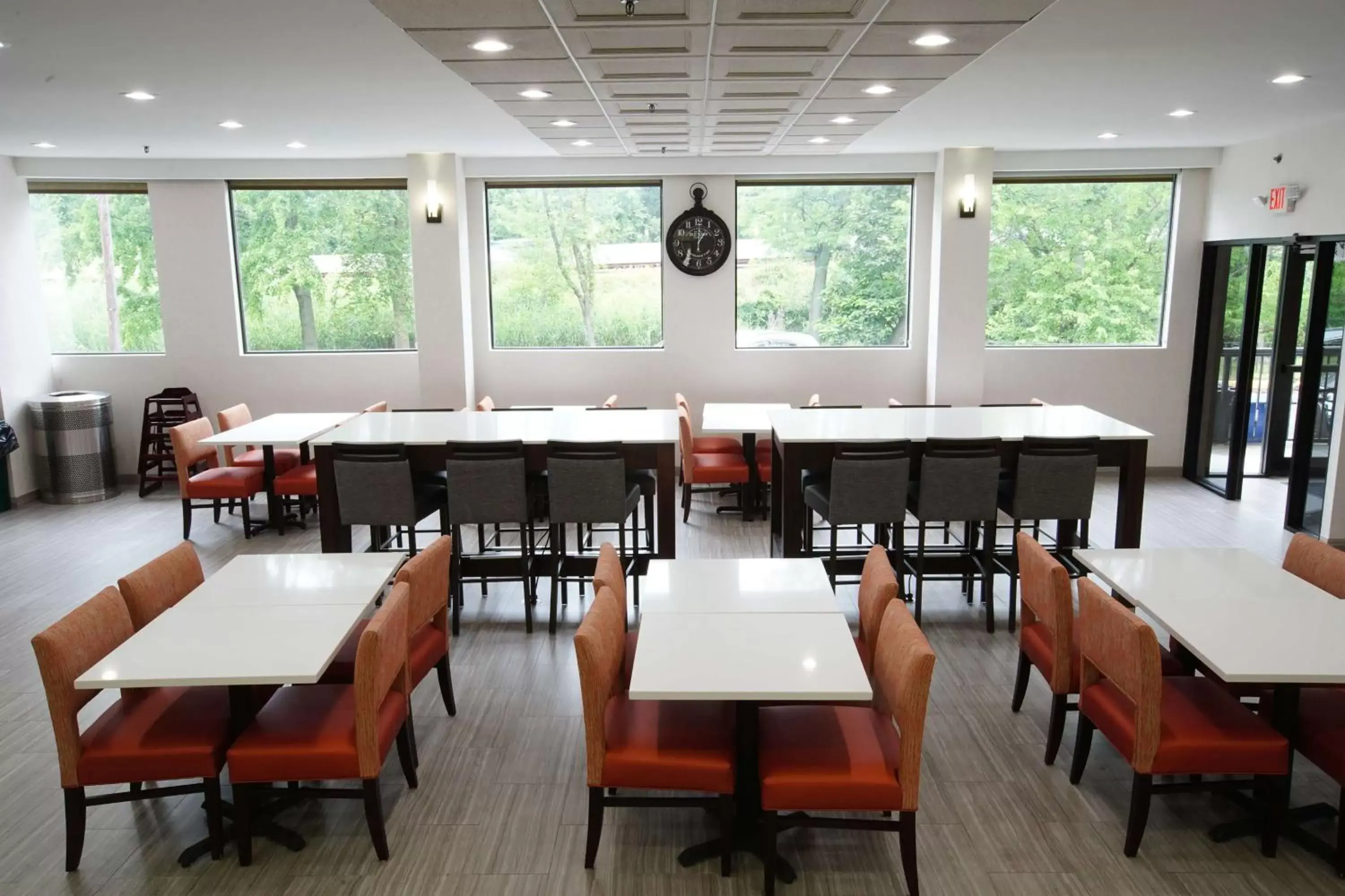 Lobby or reception, Restaurant/Places to Eat in Best Western Paramus Hotel & Suites Lobby or reception, Restaurant/Places to Eat in Best Western Paramus Hotel & Suites