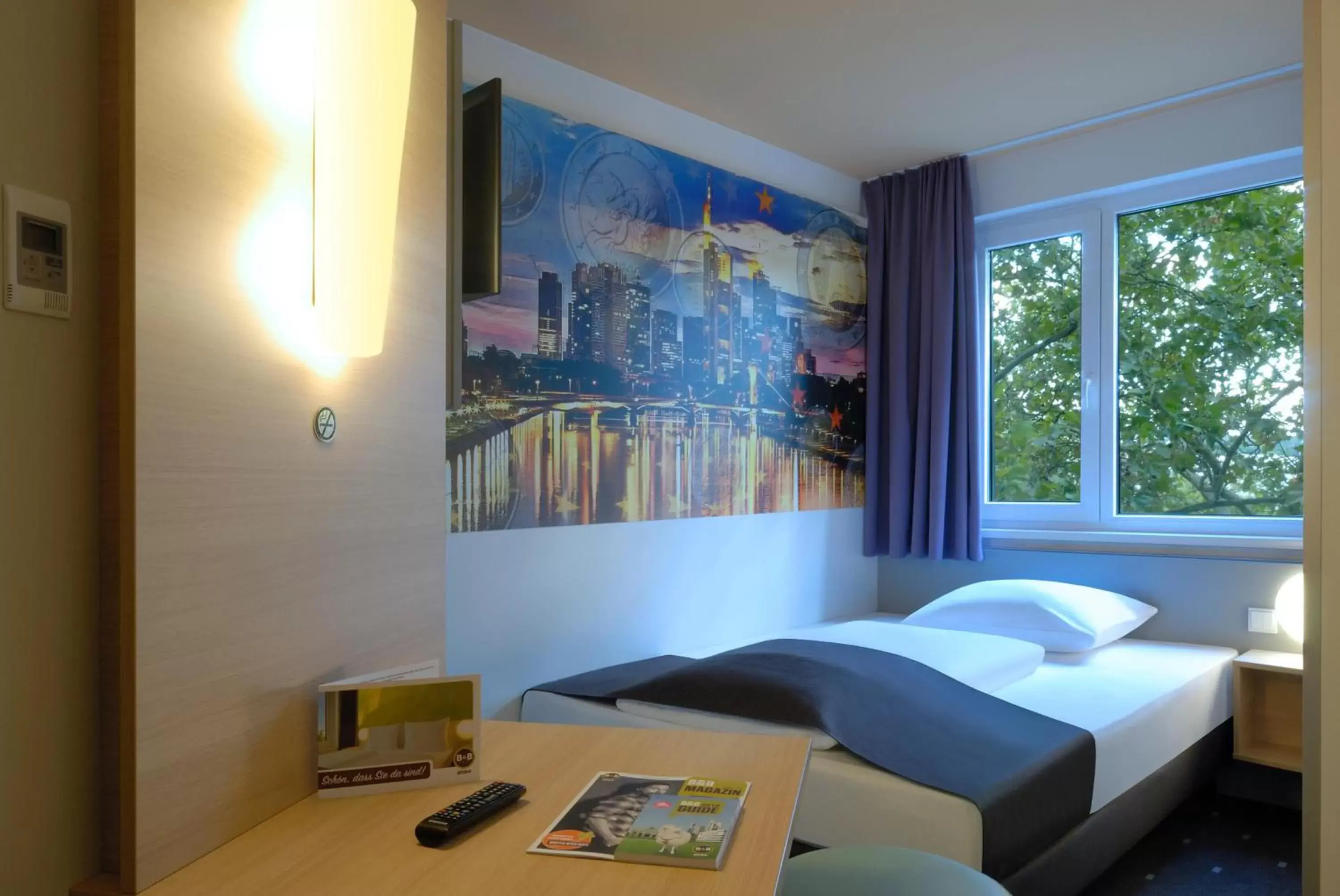 Photo of the whole room, Bed in B&B Hotel Frankfurt City-Ost