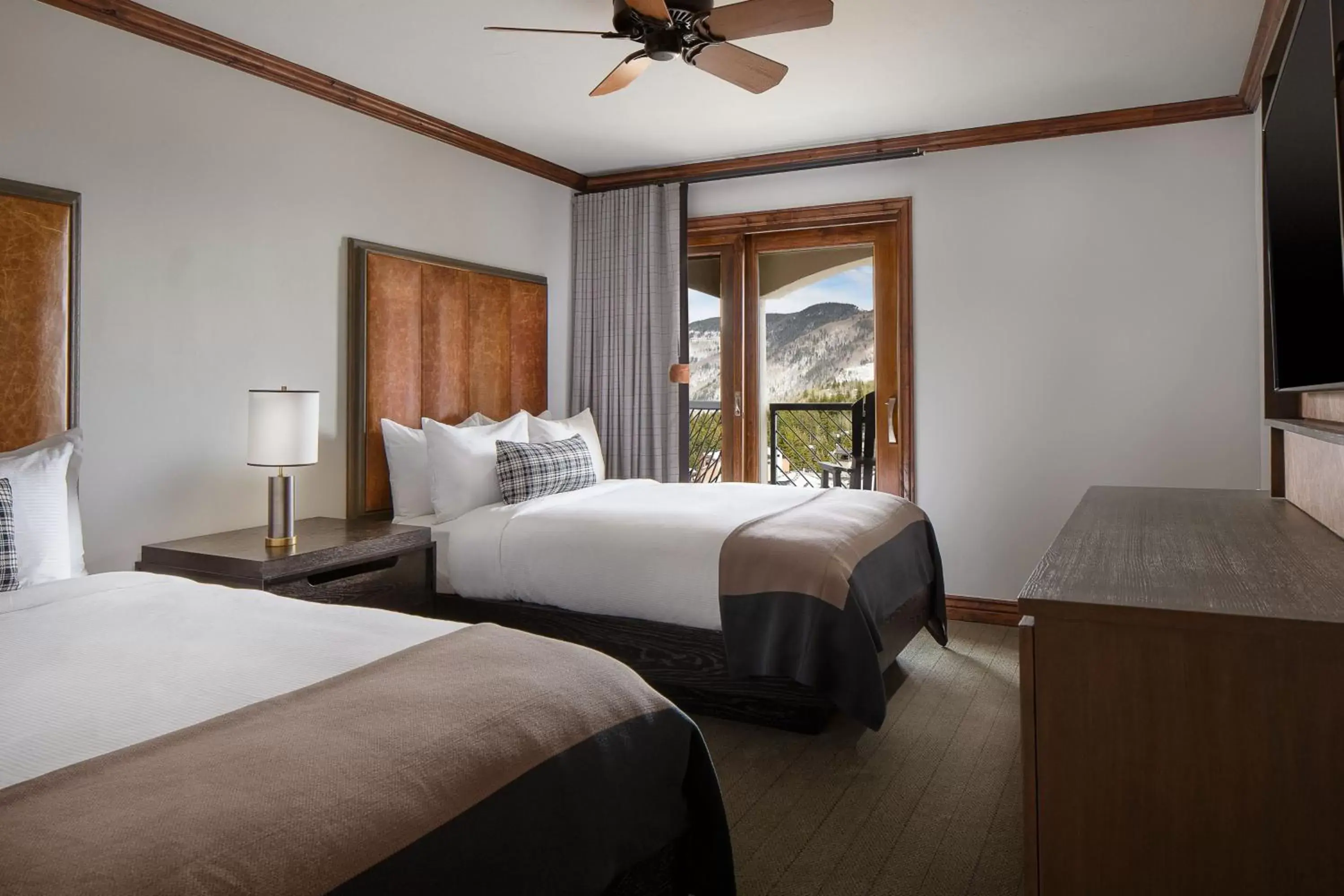 Bedroom, Bed in The Hythe, a Luxury Collection Resort, Vail