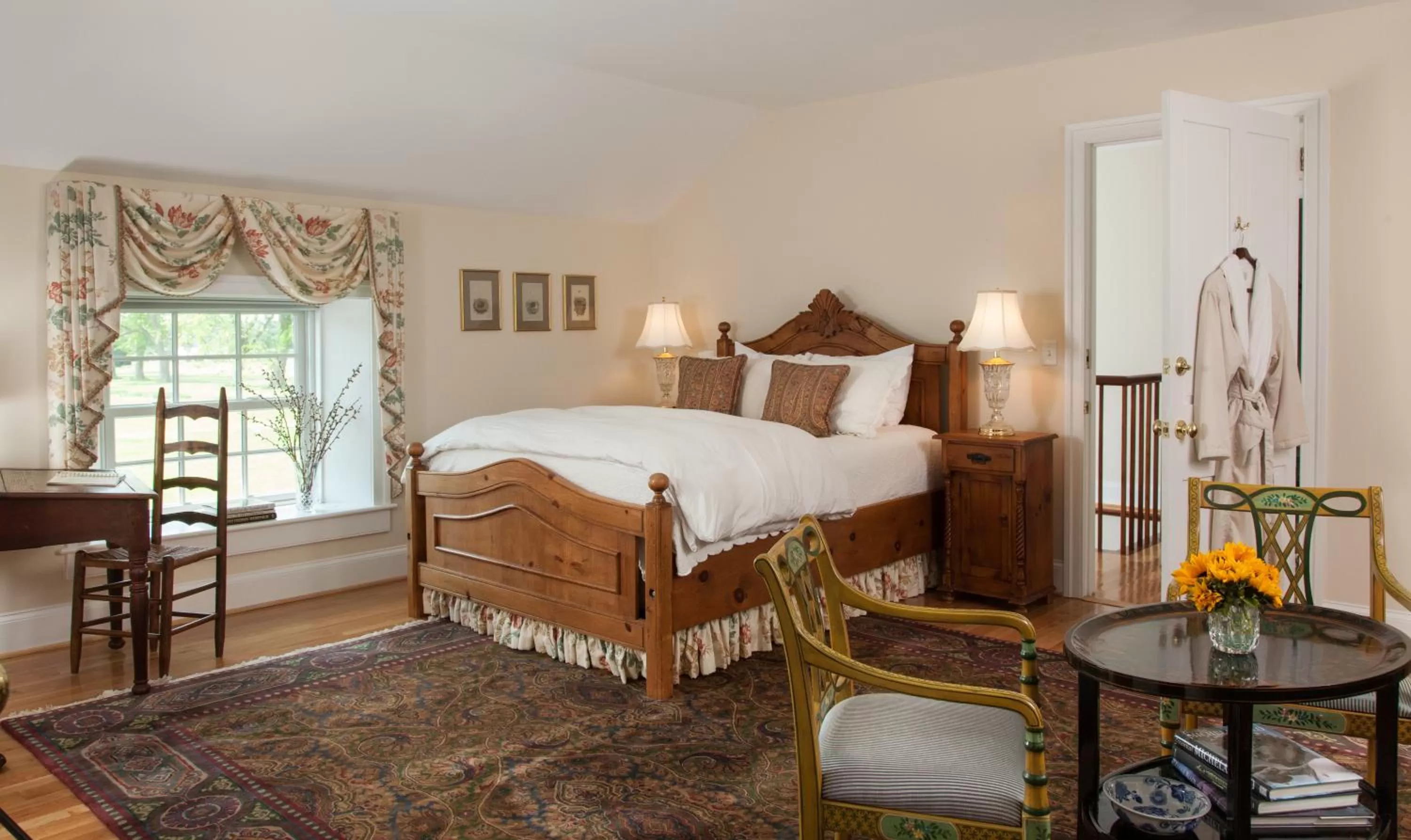 Photo of the whole room, Bed in Inn at Warner Hall