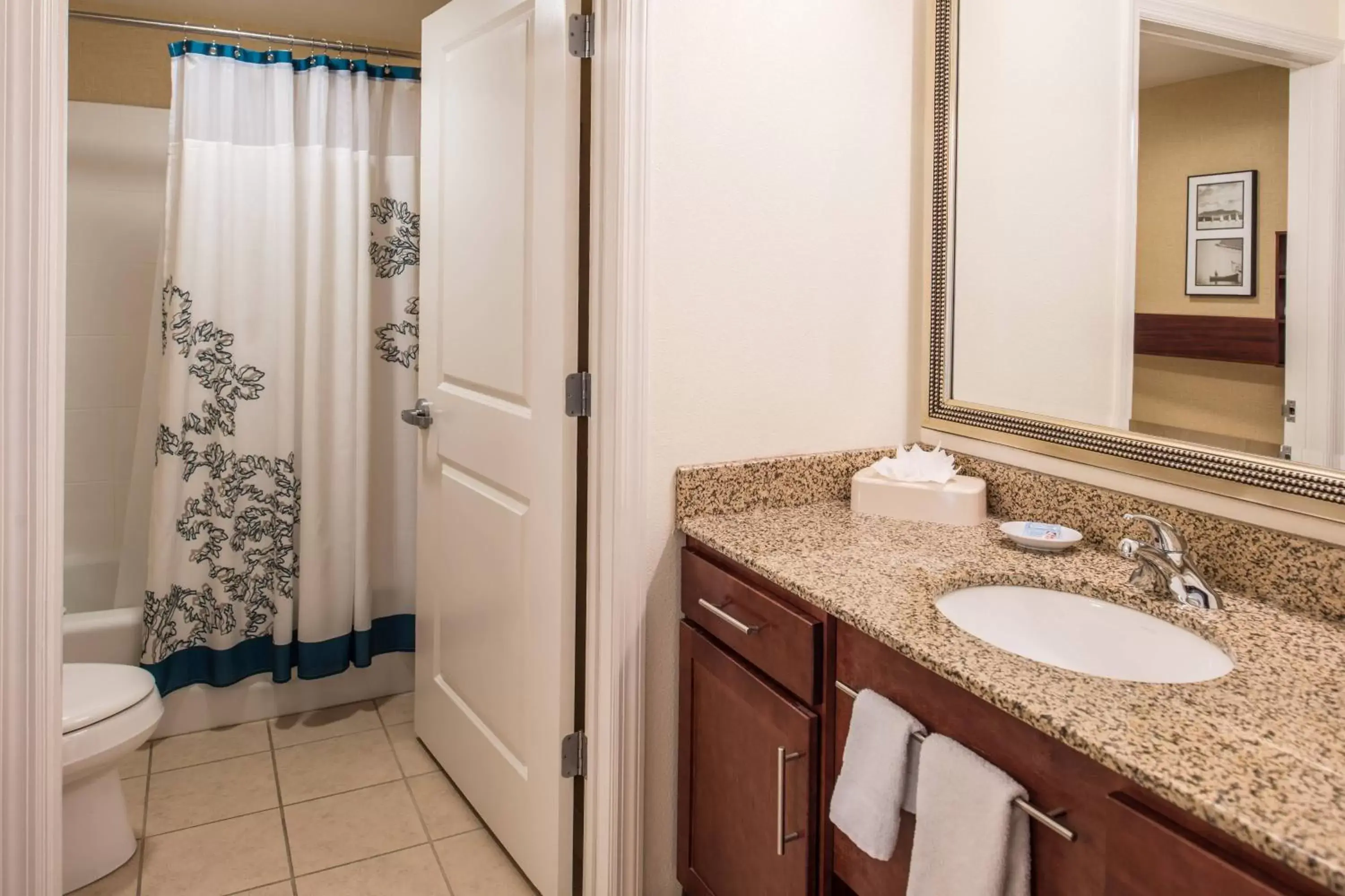 Bathroom in Residence Inn Pittsburgh North Shore