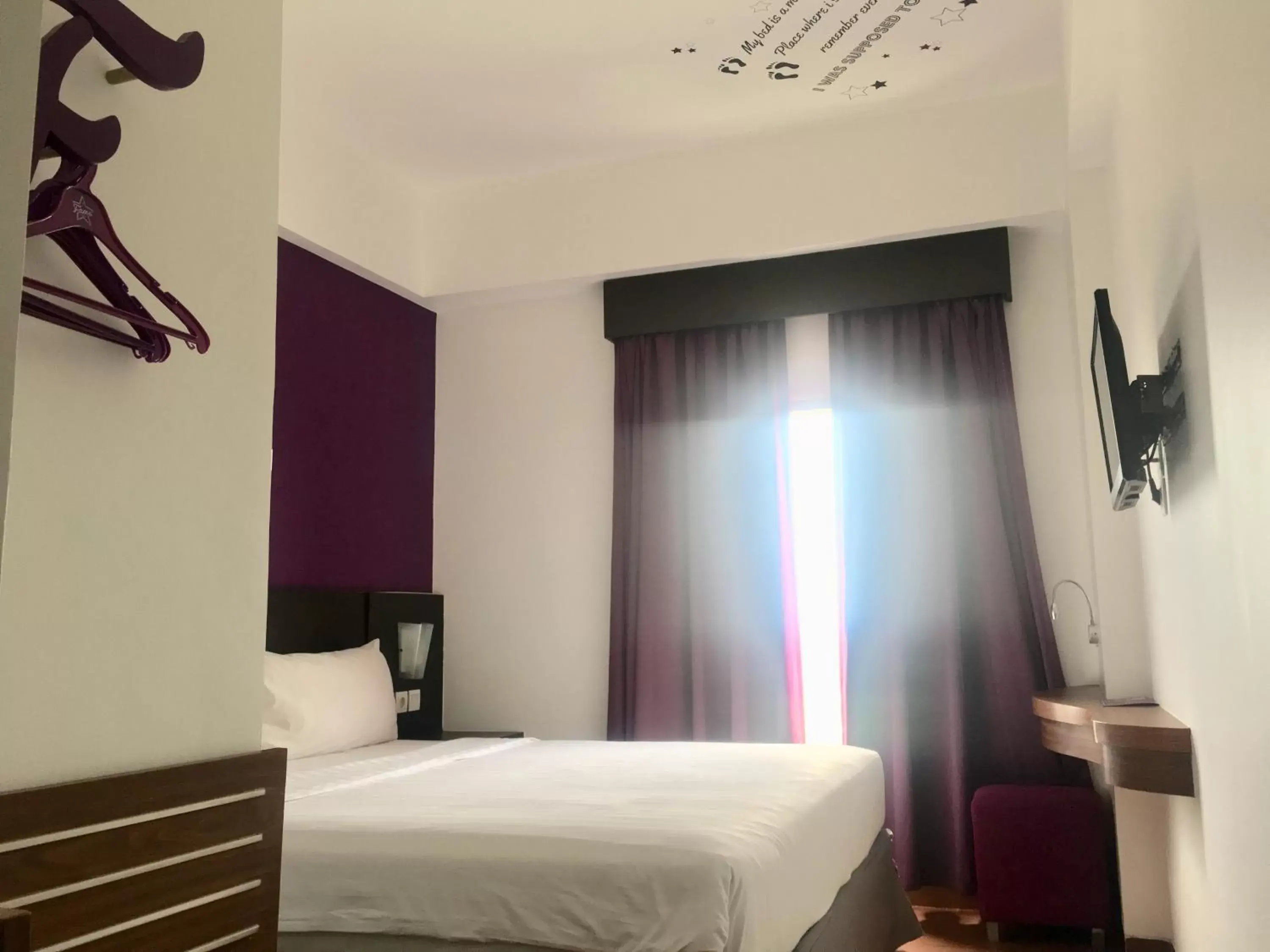 Bedroom, Bed in Fame Hotel Gading Serpong