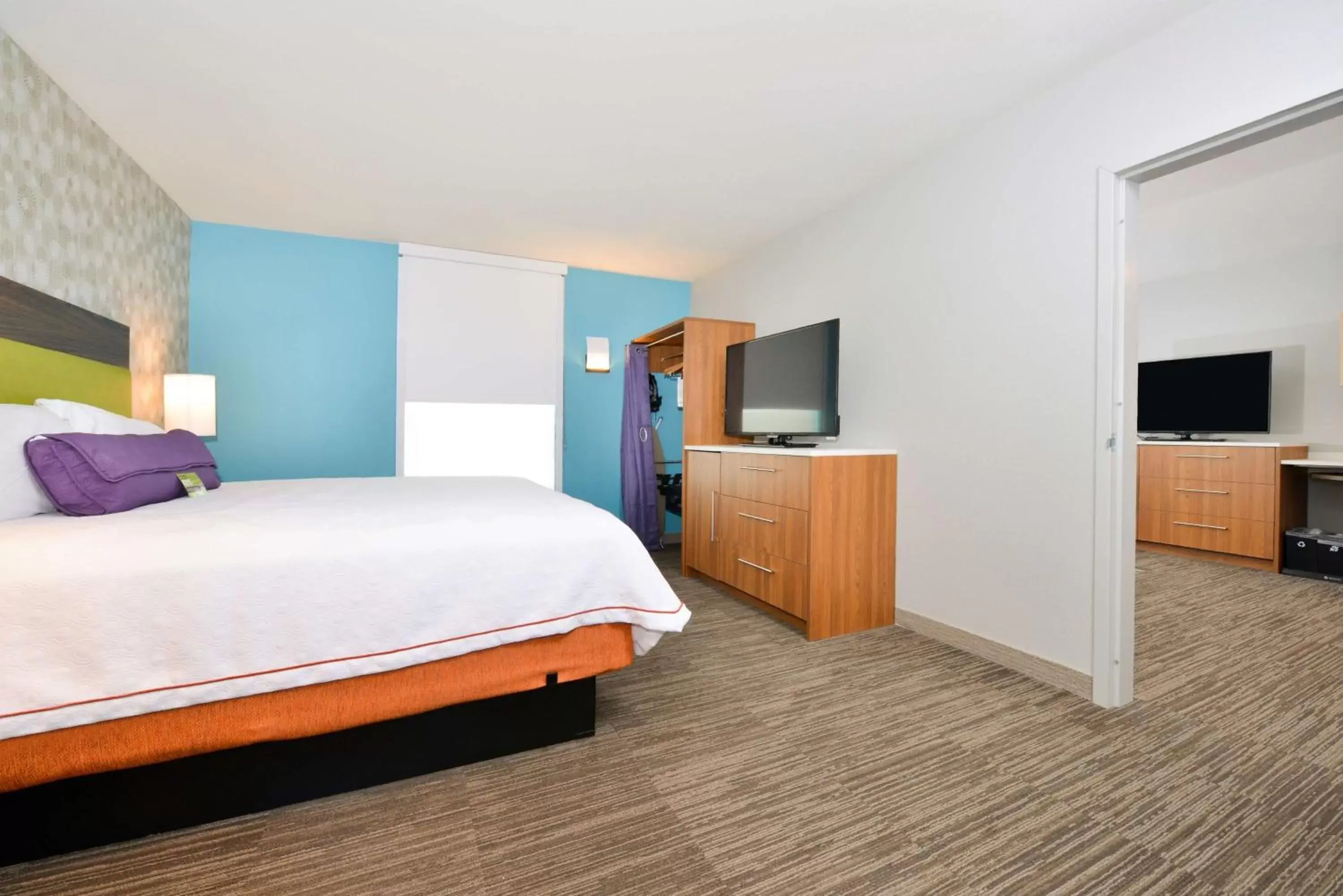 Bedroom, Bed in Home2 Suites By Hilton DuPont