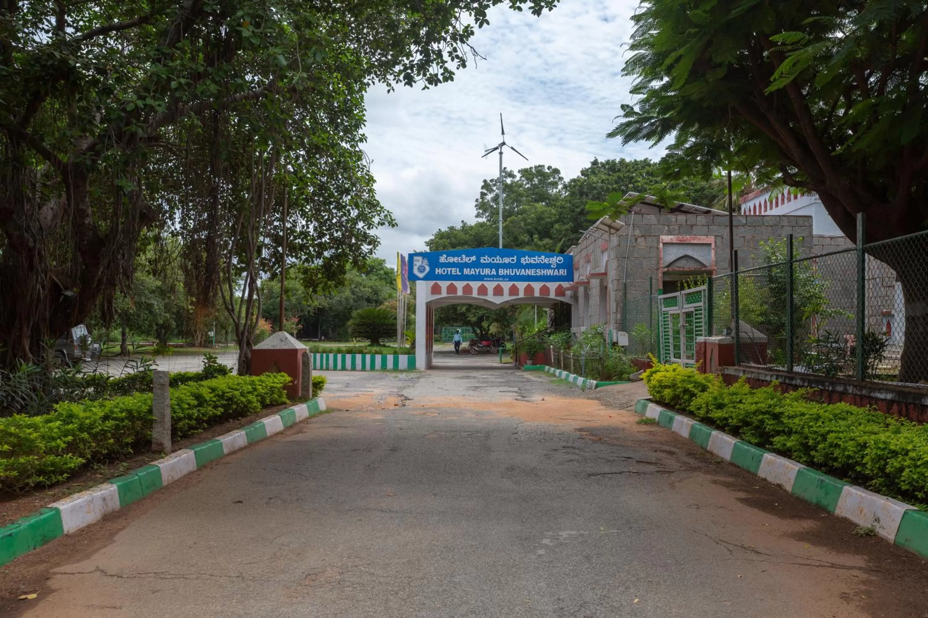 KSTDC Hotel Mayura Bhuvaneshwari Kamalapur