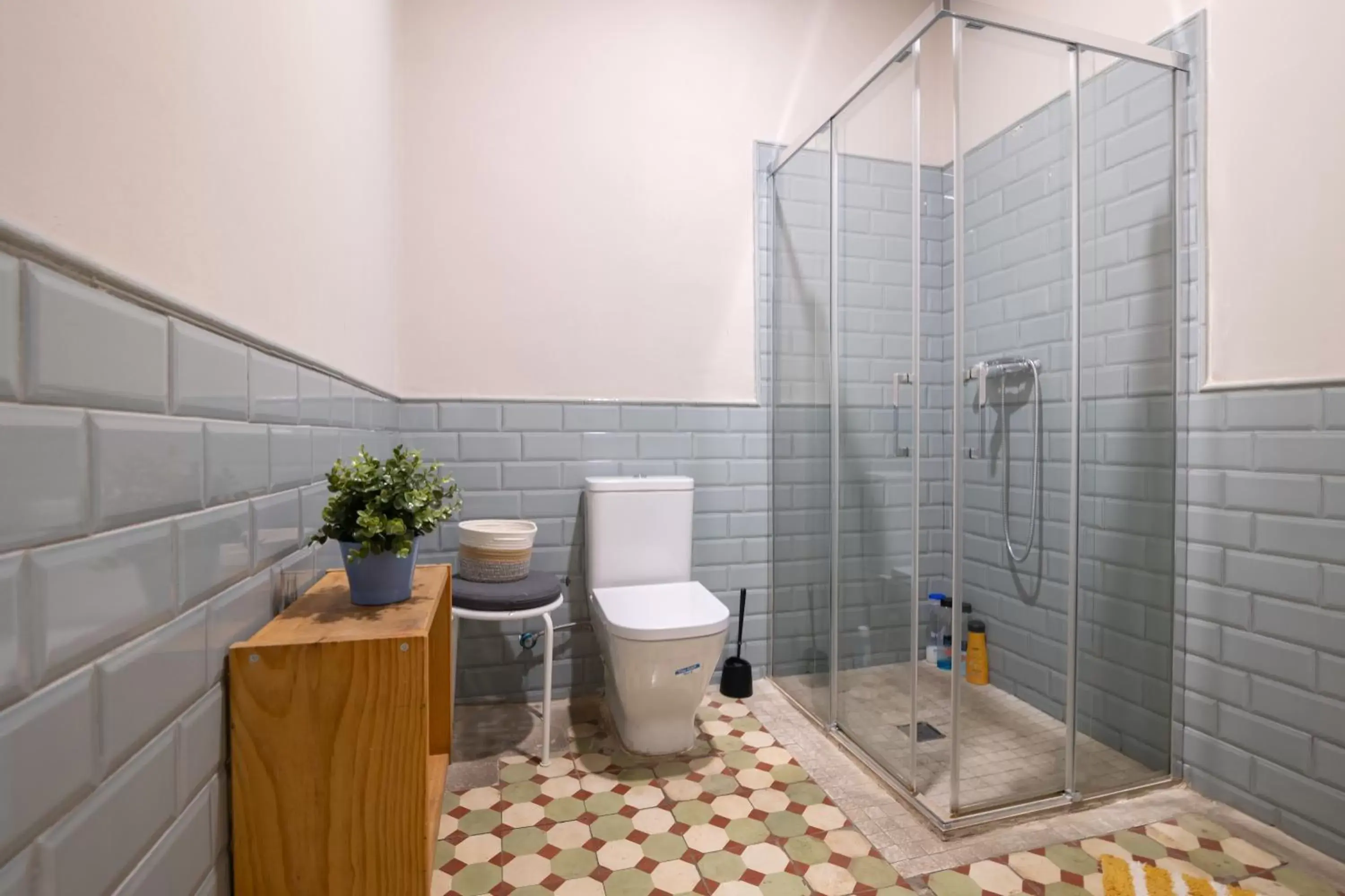 Shower, Bathroom in Bird House