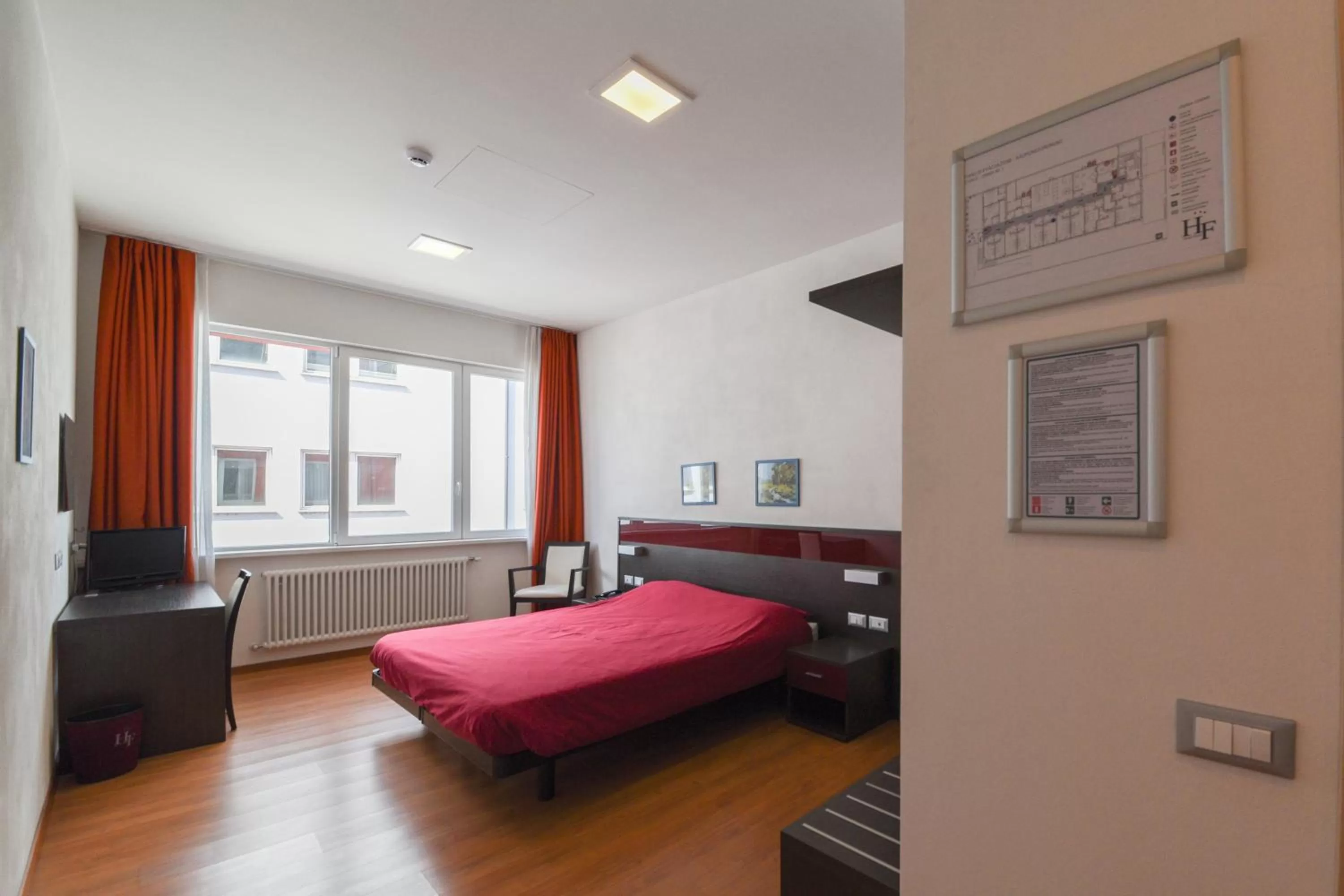 Bedroom, Bed in Hotel Fiera