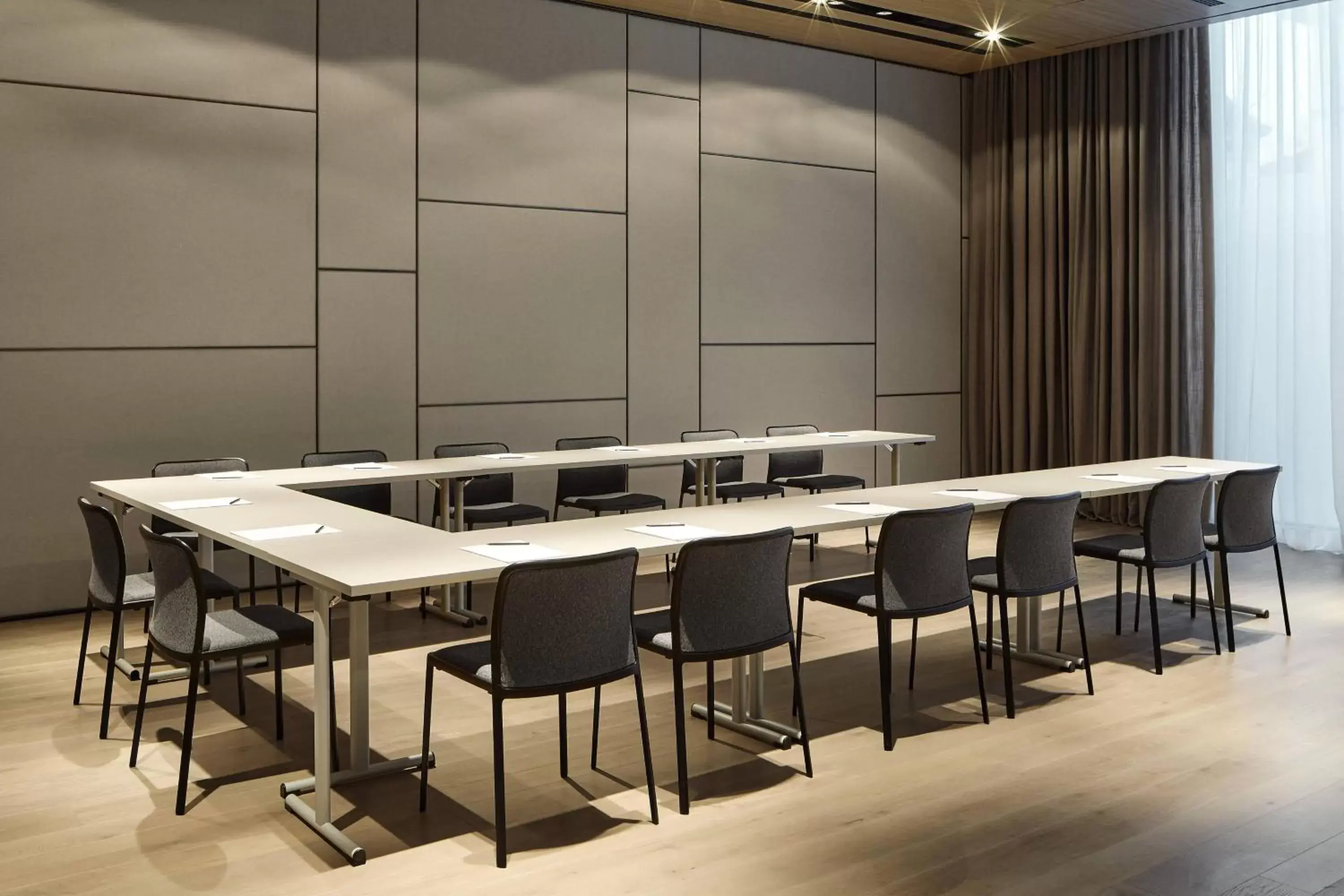 Meeting/conference room in Roomers Baden-Baden, Autograph Collection