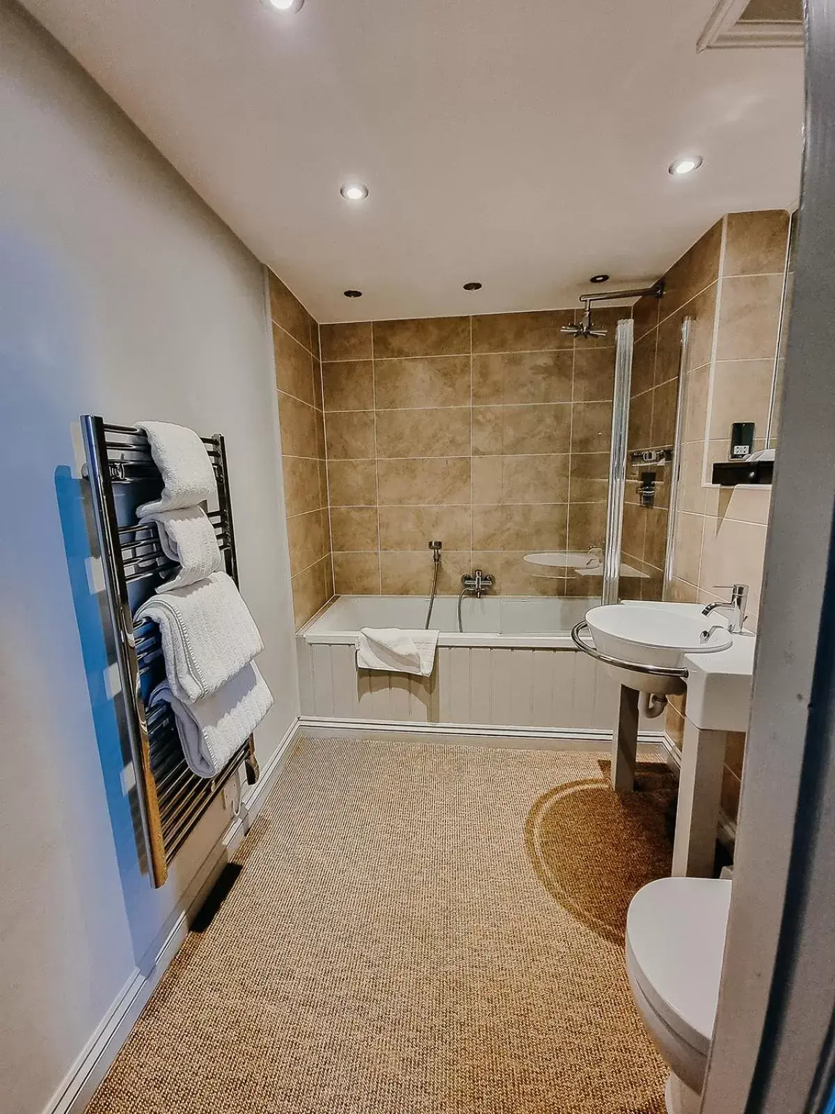Shower, Bathroom in Verzon House