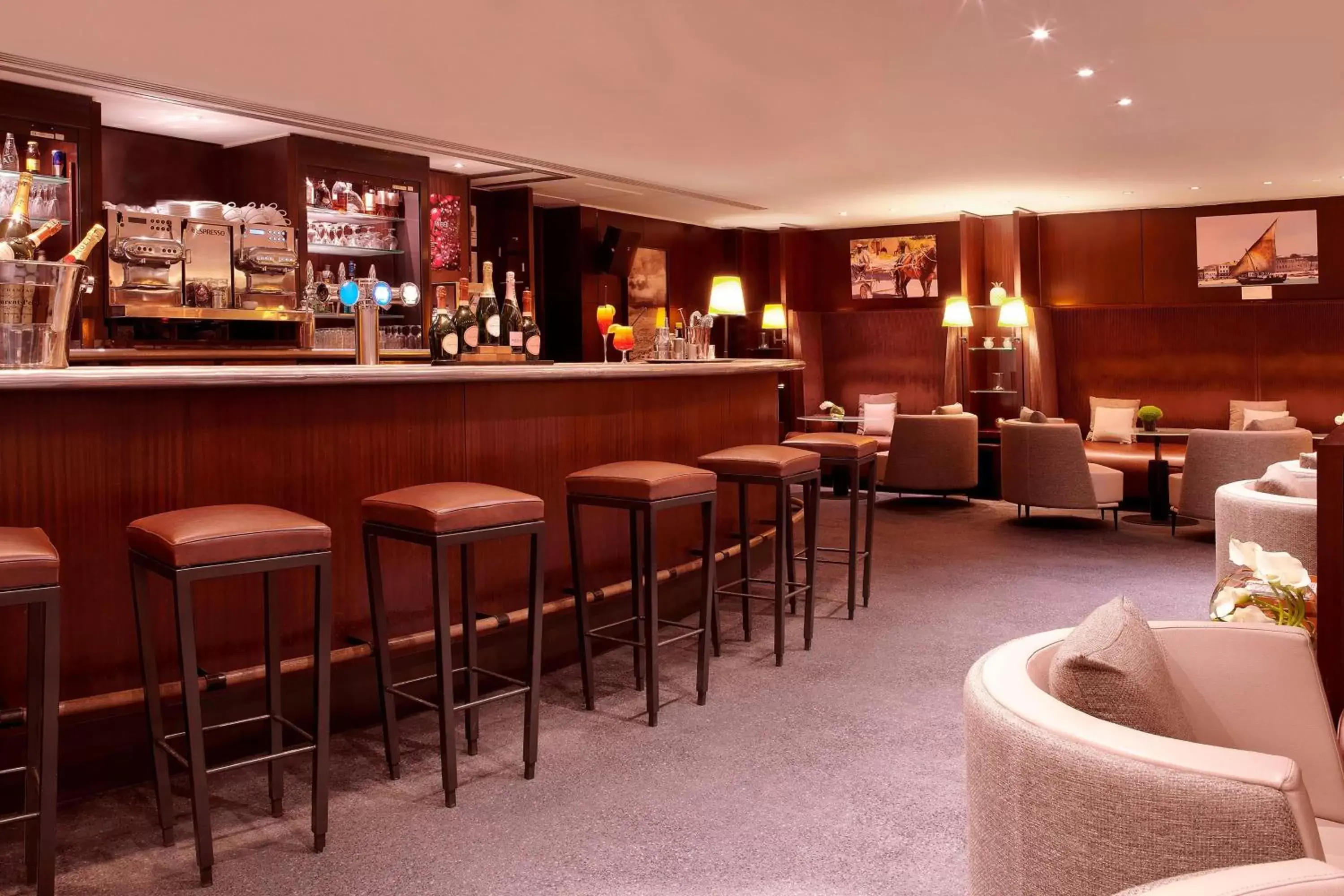 Restaurant/places to eat, Lounge/Bar in Sheraton Paris Charles de Gaulle Airport Hotel