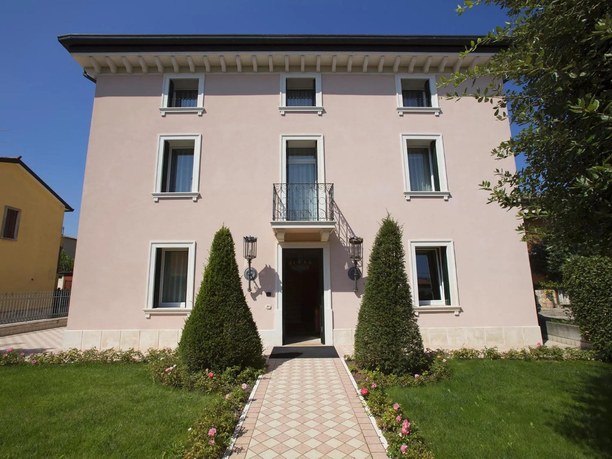 Facade/entrance in Le Muse Hotel